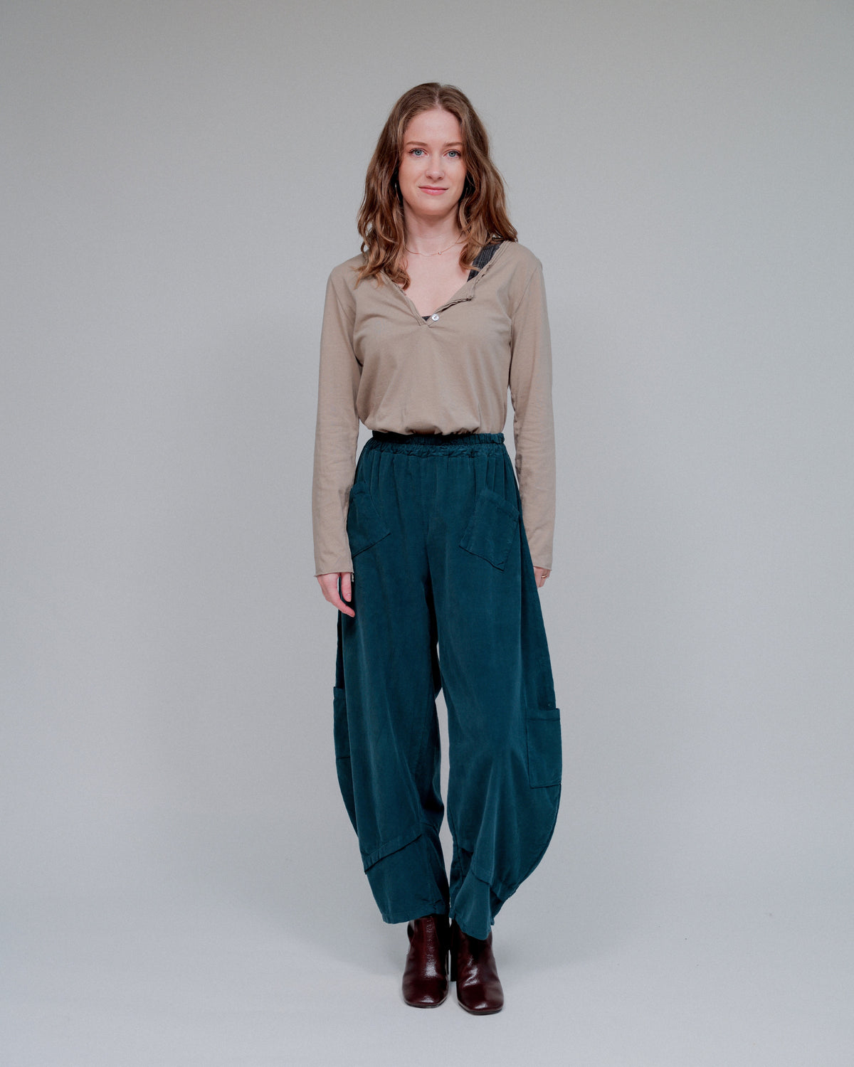 4 Pocket Tapered Hem Pants in Teal_Front