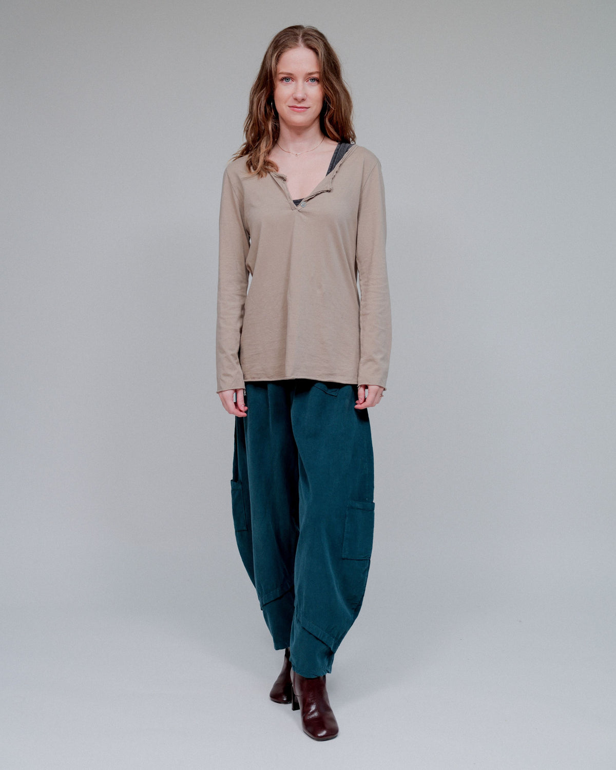 4 Pocket Tapered Hem Pants in Teal_Front