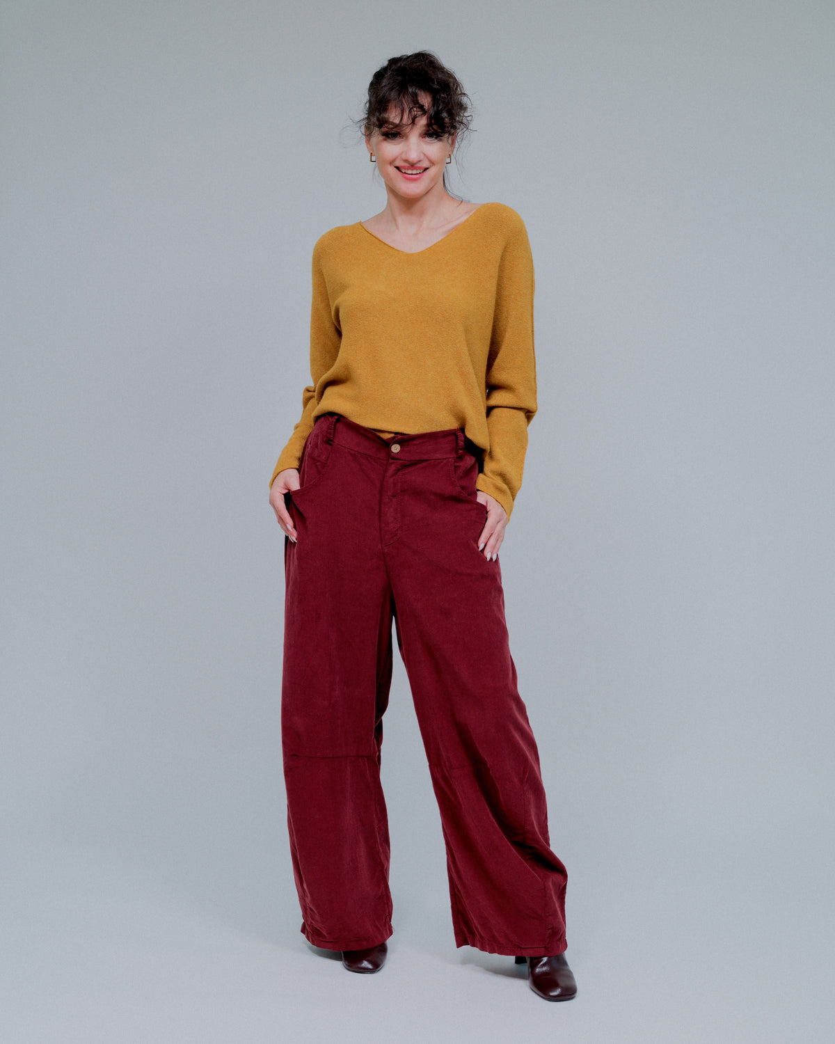 V-Neck Round Hem Sweater in Mustard_Front