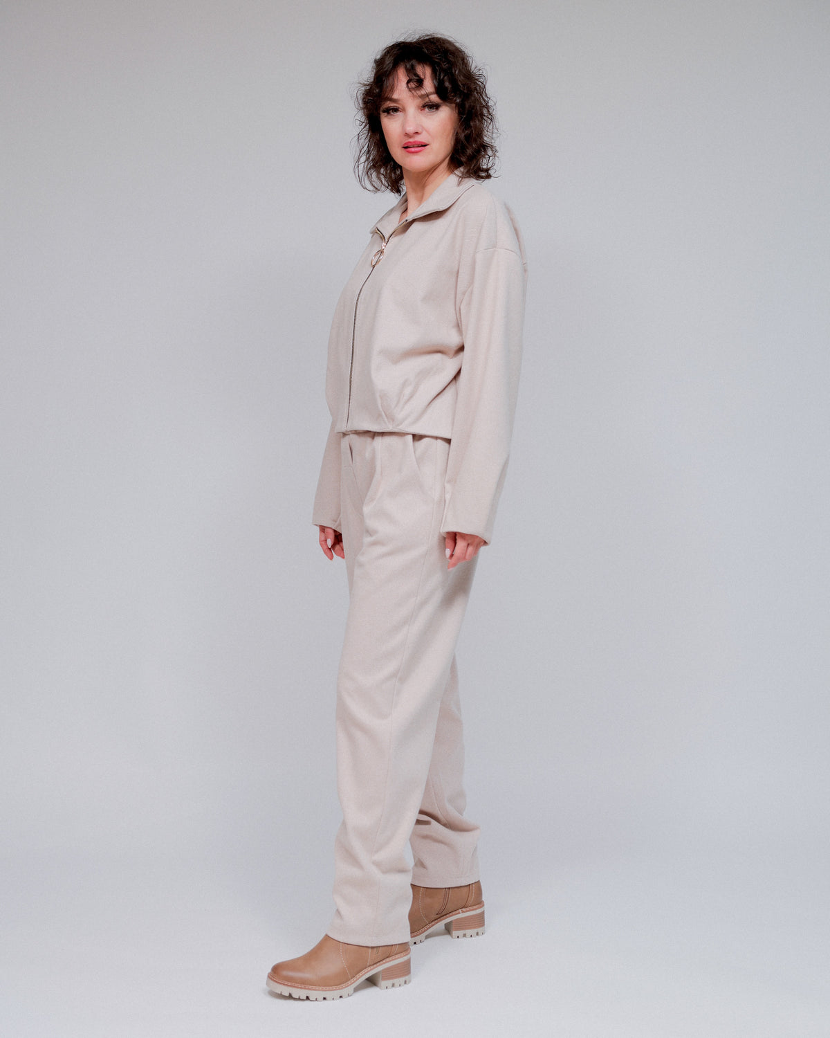 Herringbone Tucked Hem Zip Jacket in Sand_Side
