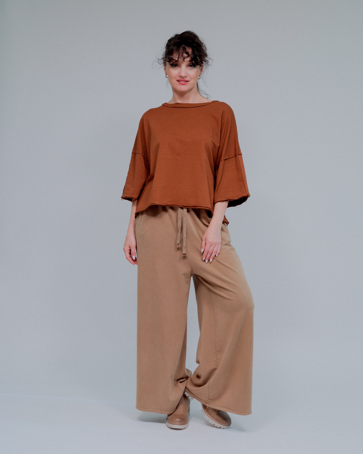Ribbed Neck Raw Finish Top in Camel_Front