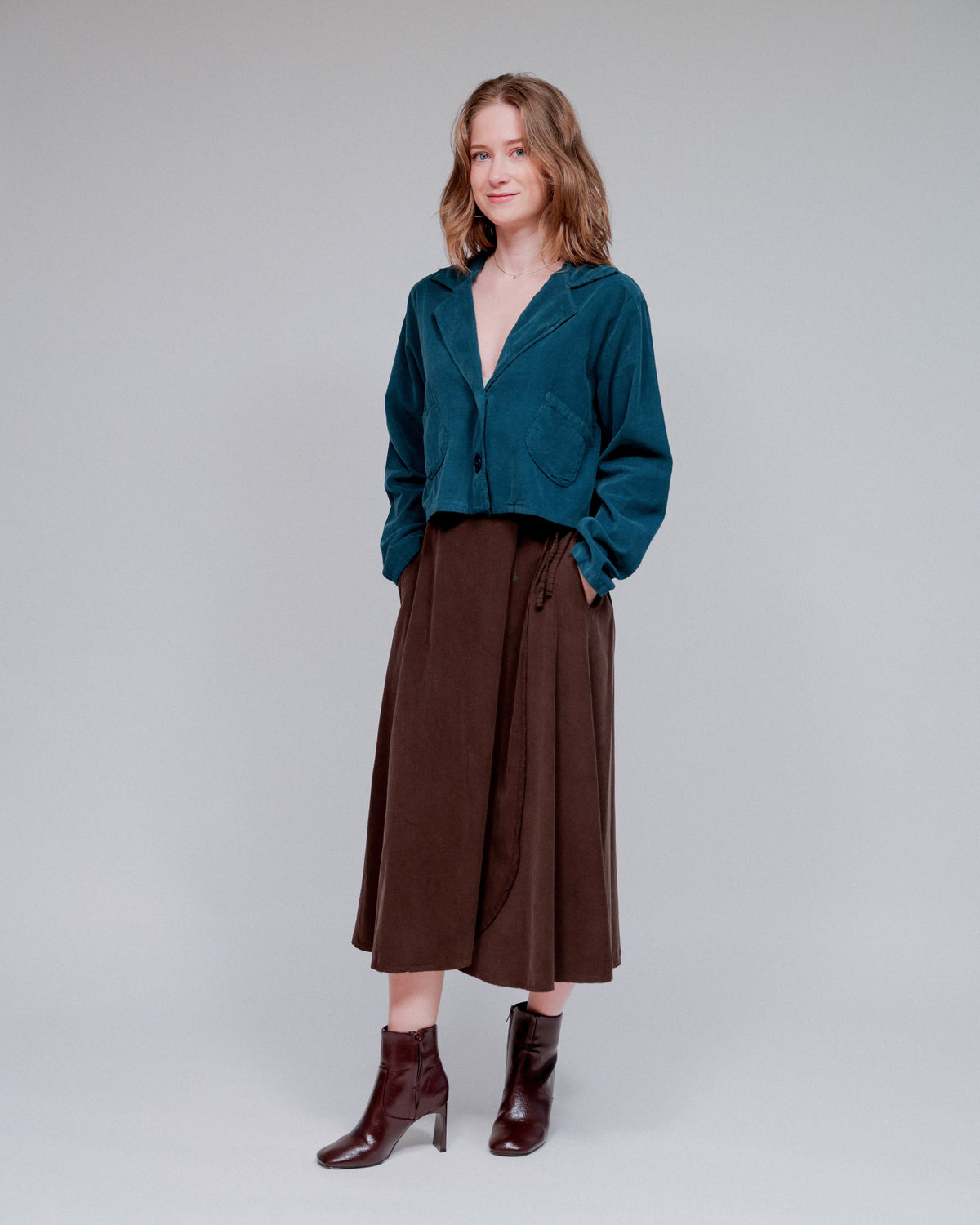 2 Pocket Cropped Jacket in Black_Side