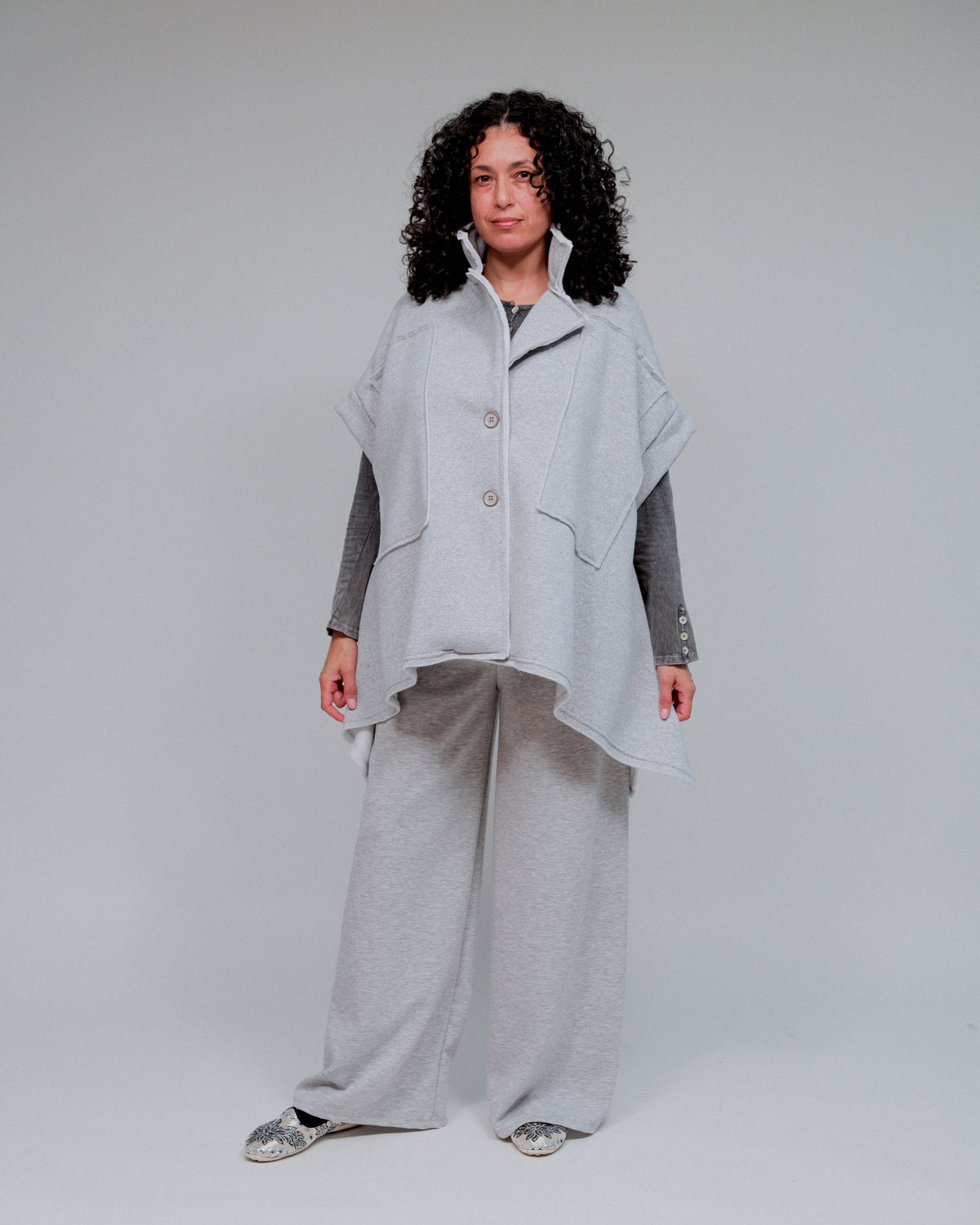 Short Sleeve Raw Finish Flare Jacket in Heather Gray_Front