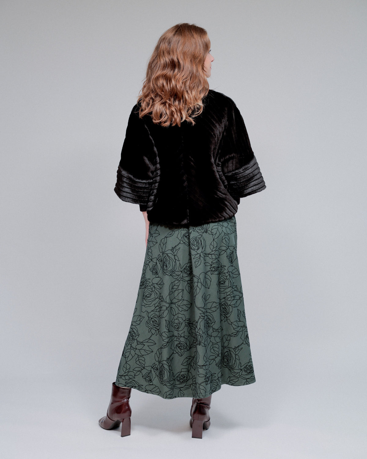 Rose Embroidered A-Line Skirt_Black