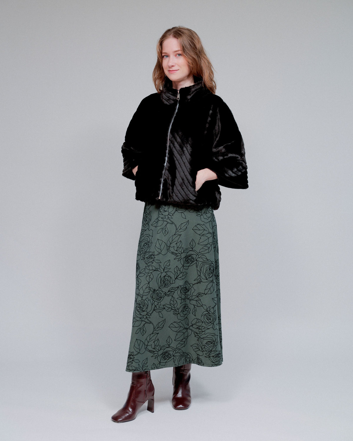 Zip Diagonal Lines Evening Short Jacket in Black_Side