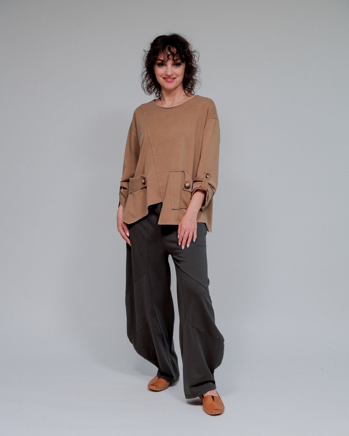 Envelope Pocket Artsy Top in Camel_Front