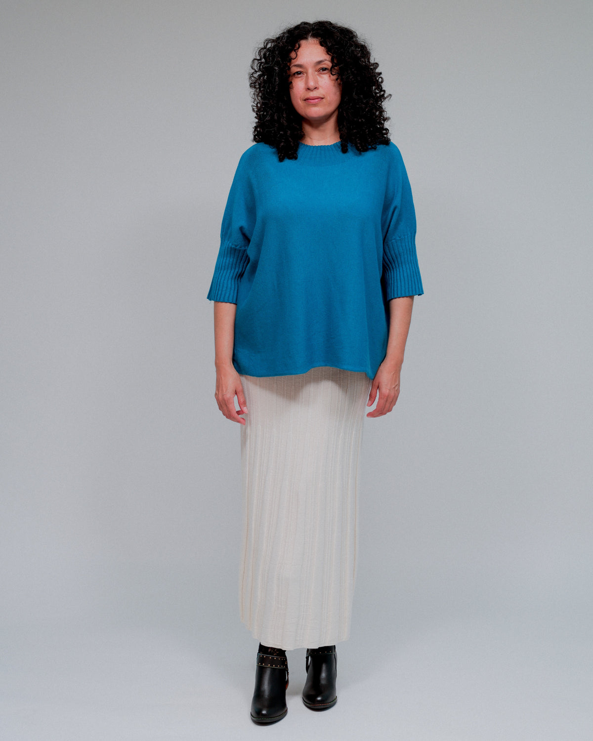Crew Neck Ribbed Accent Top in Teal_Front