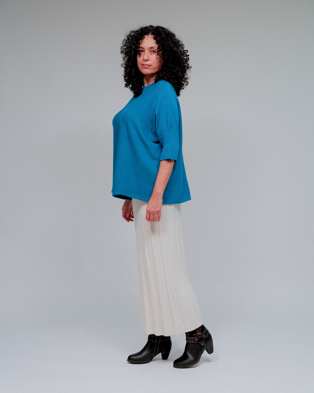 Crew Neck Ribbed Accent Top in Teal_Front