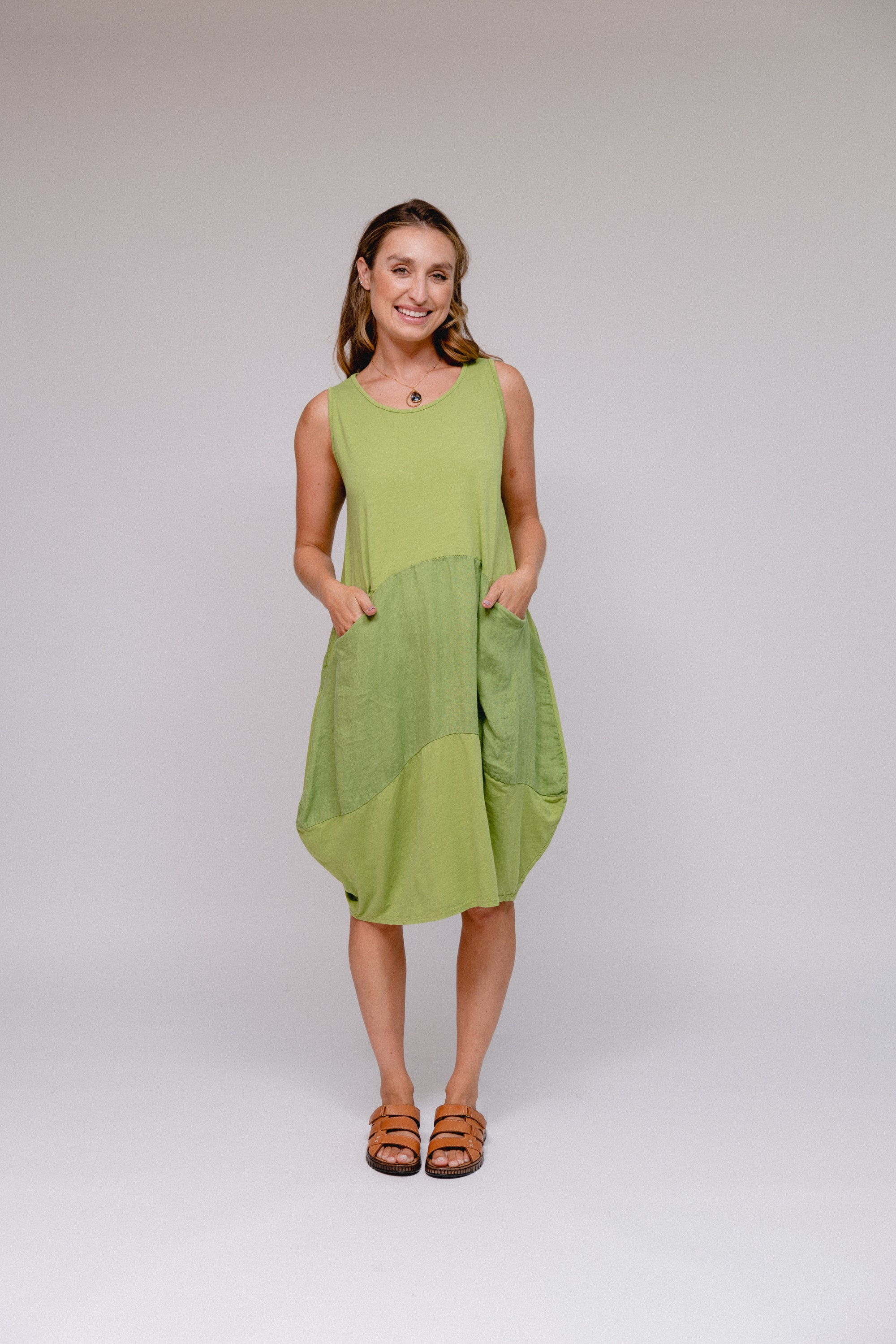 Sleeveless Bubble Dress Kiwi Front