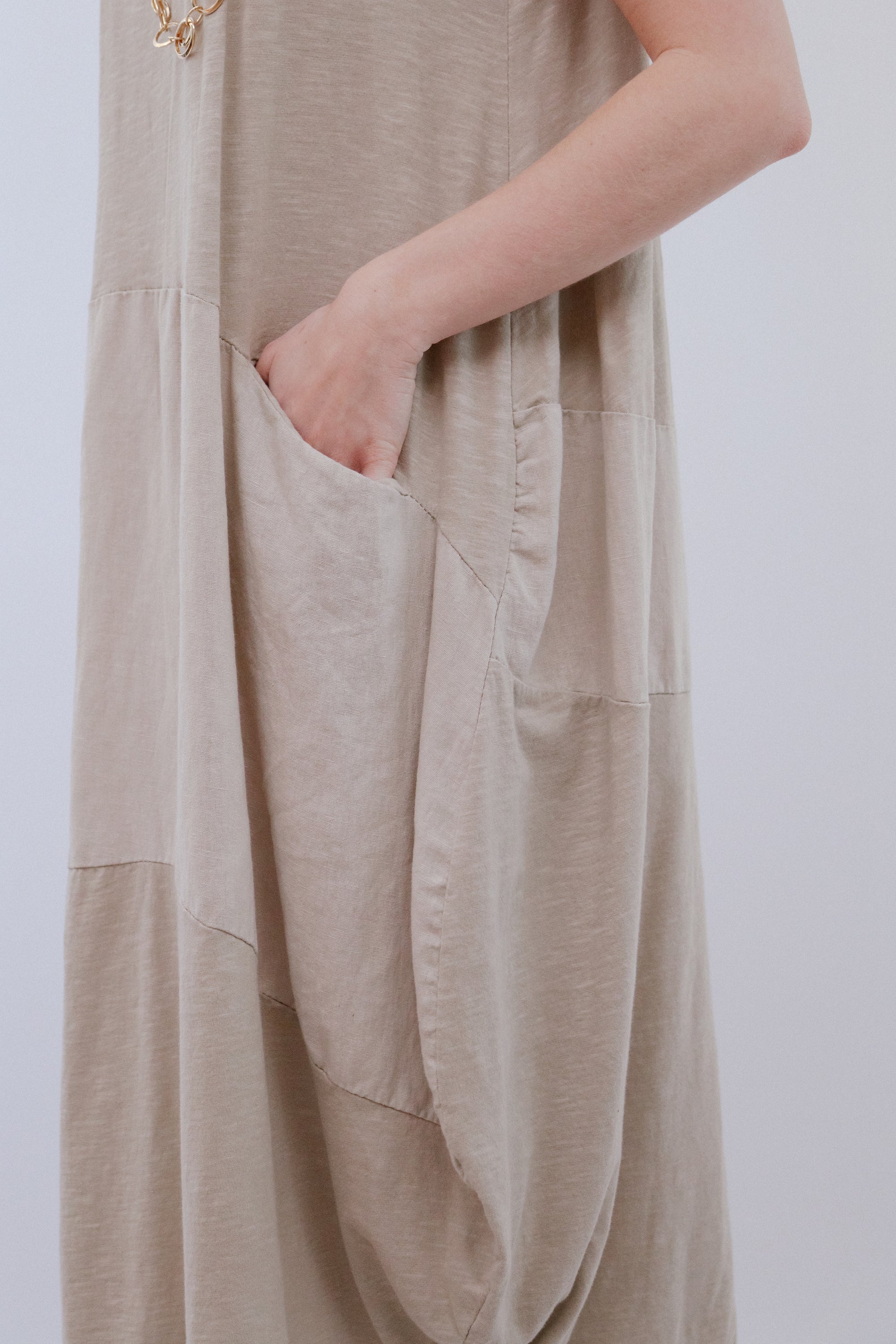 Sleeveless Bubble Dress Sand Side Pocket