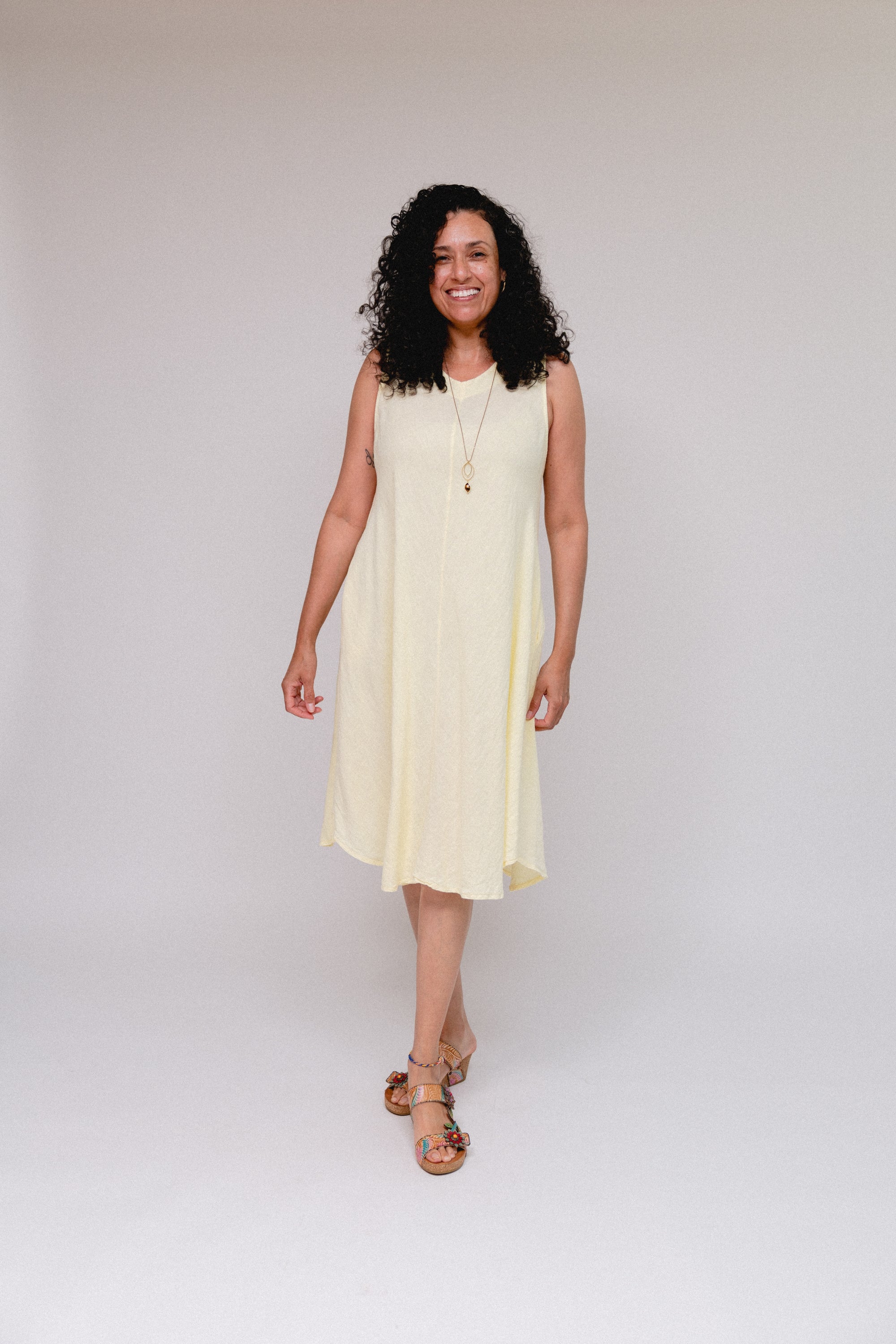 Sleeveless Flaire Dress Yellow Front
