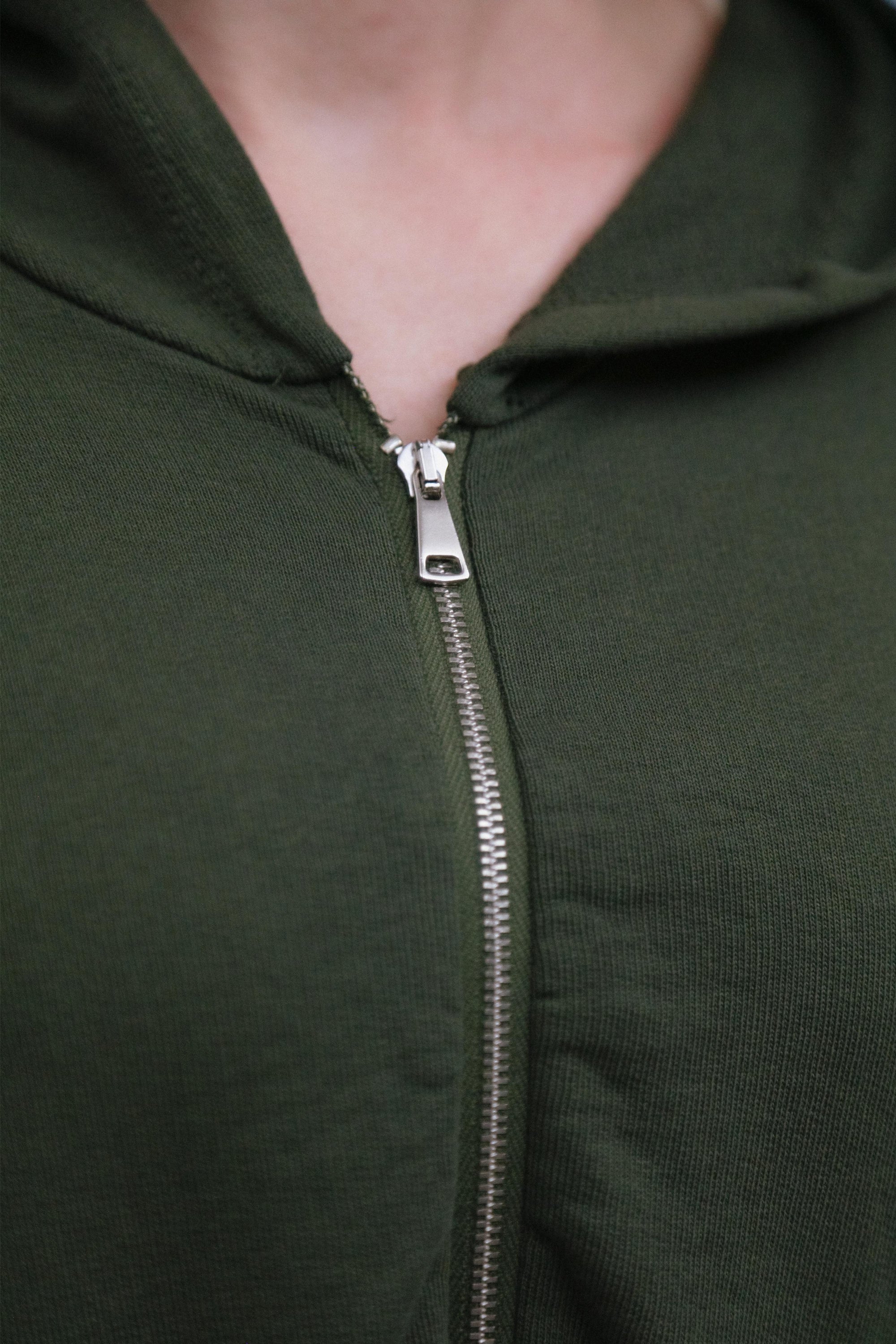 Zip Hi-Lo Hoody Olive_Zipper Detail