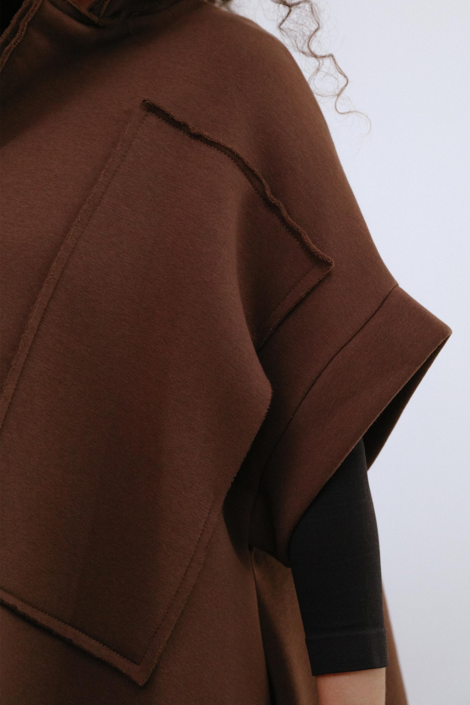 Extended Sleeveless Cover in Coco_Sleeve Detail