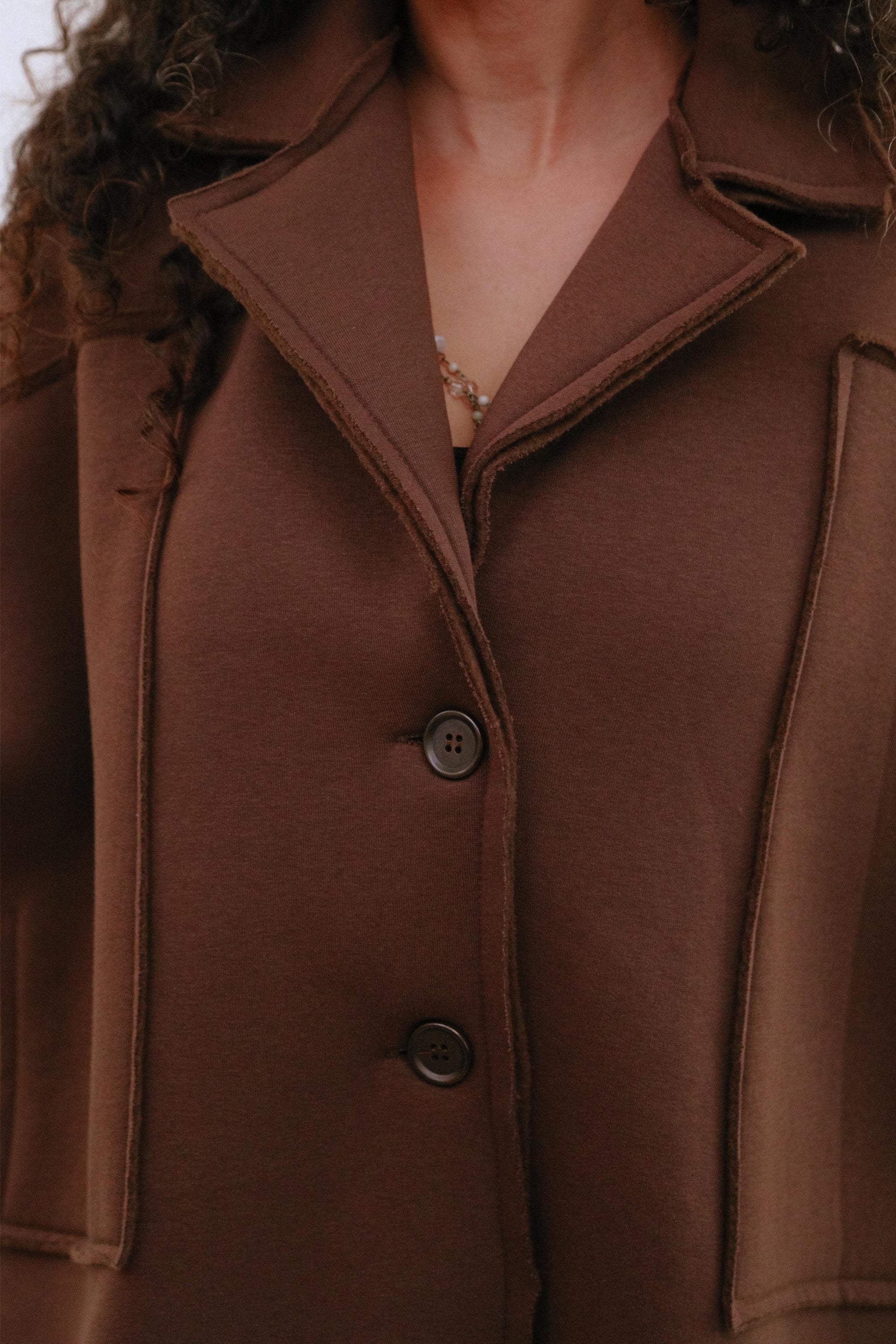 Extended Sleeveless Cover in Coco_Button Detail