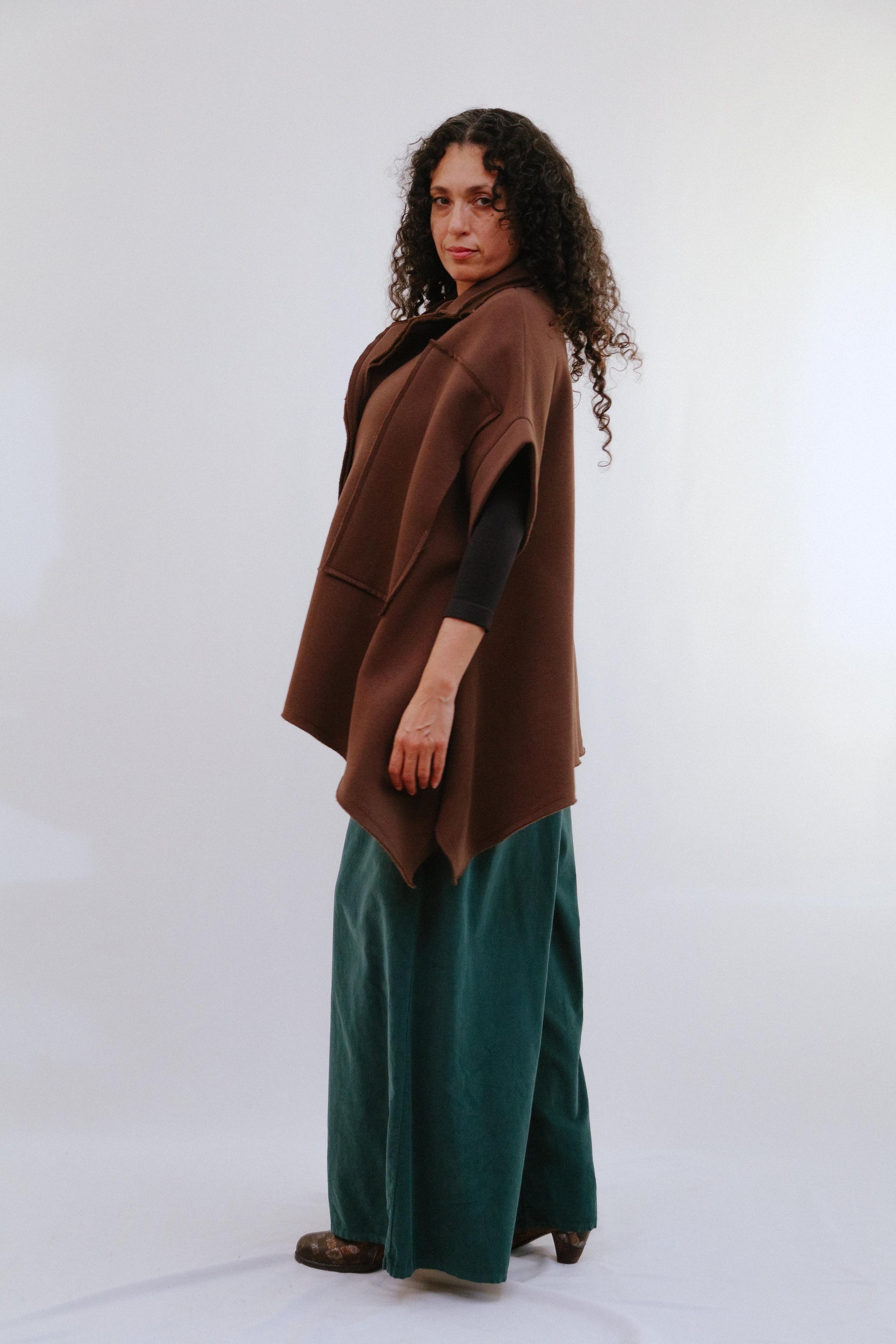 Extended Sleeveless Cover in Coco_Side