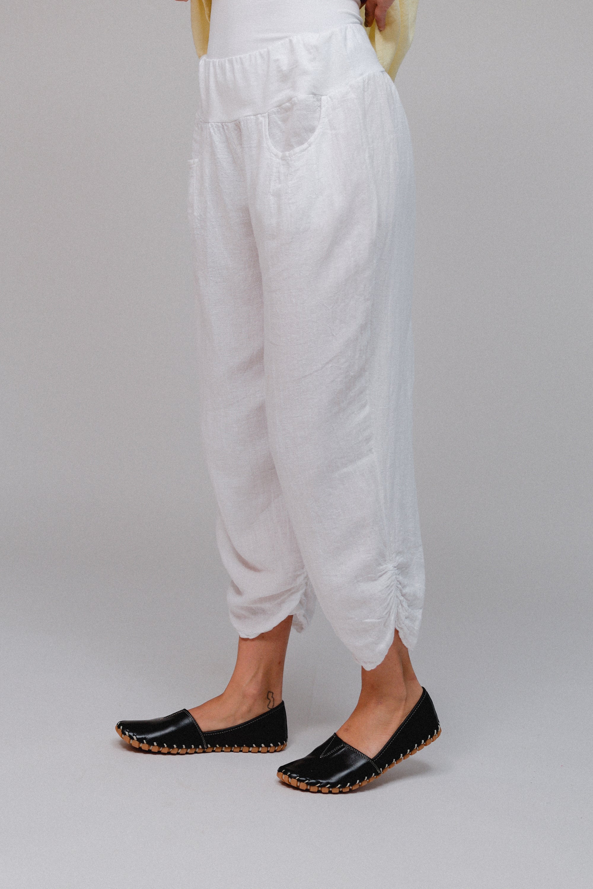 Side-Ruched Tapered Hem Pants White Side