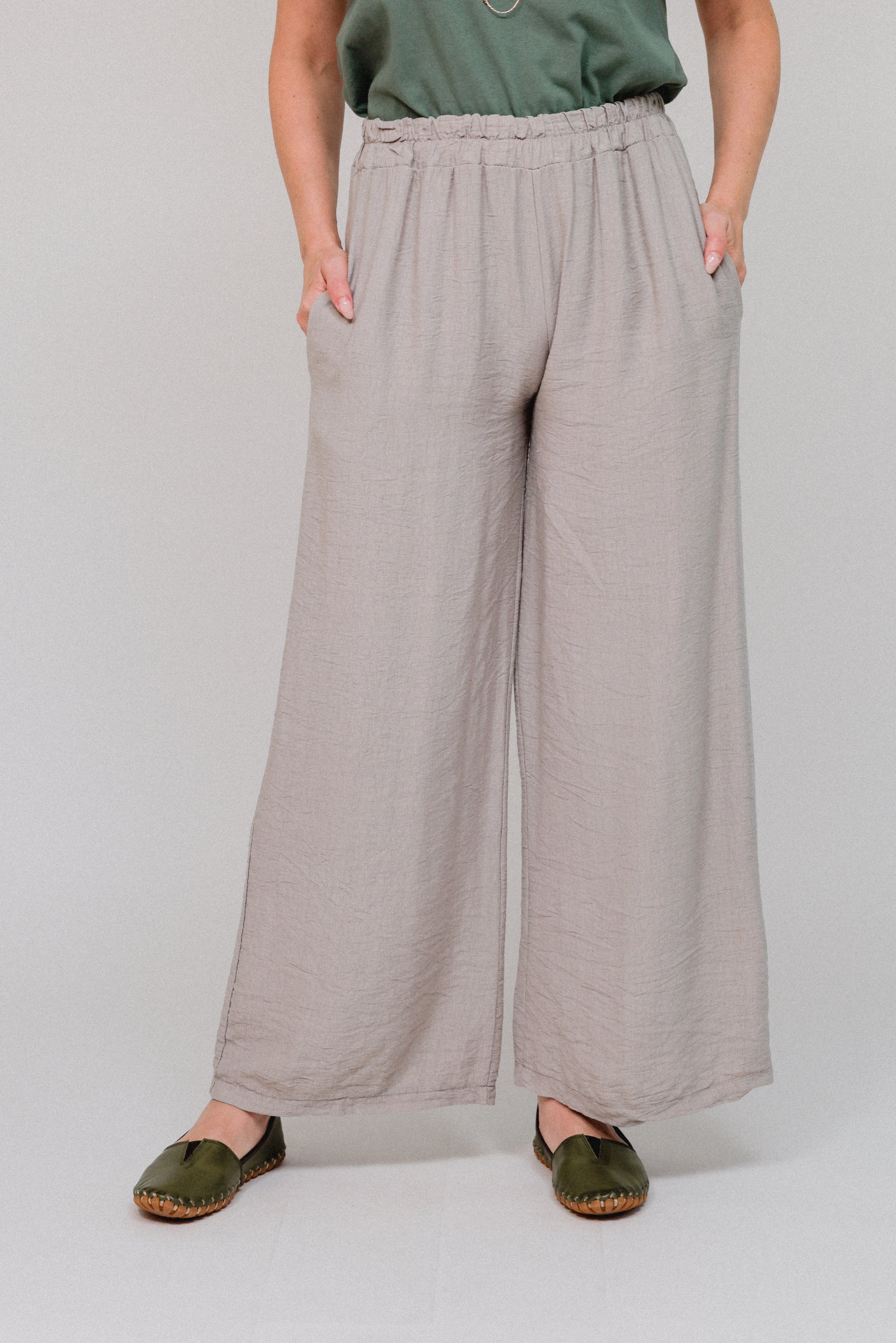 Relaxed Soft 30 Pants Taupe Front