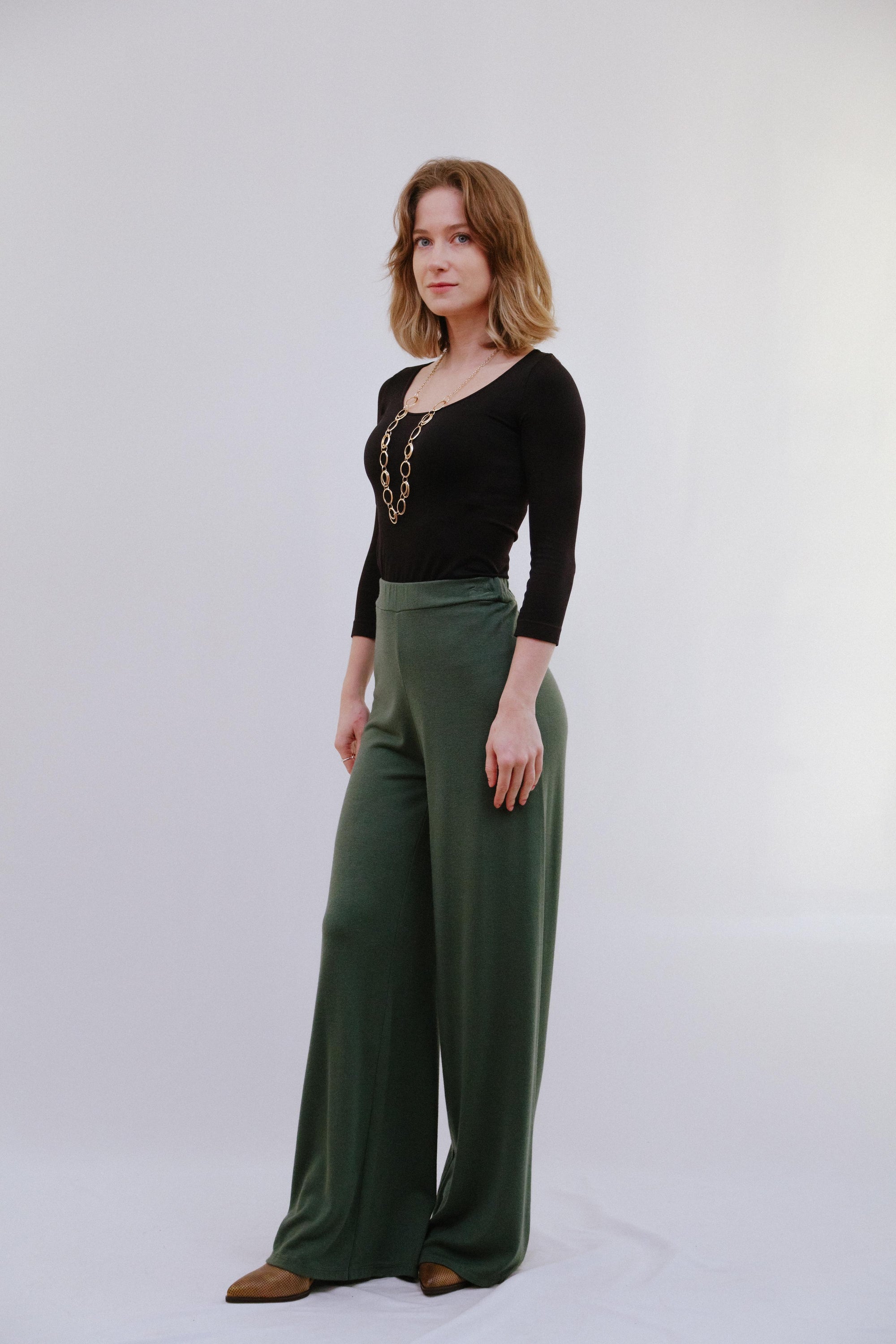 Wide Leg Pants in Olive_Side