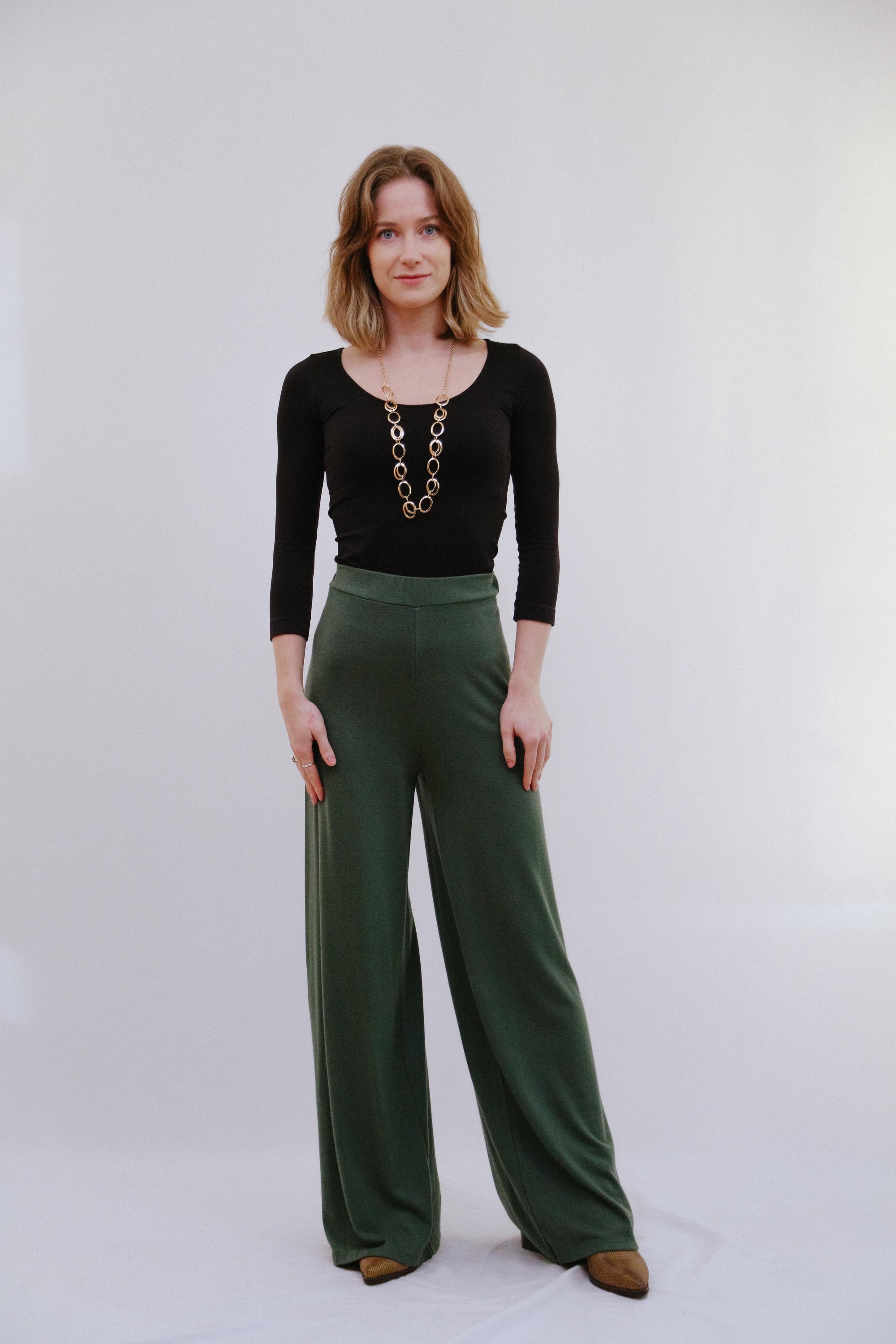 Wide Leg Pants in Olive_Front