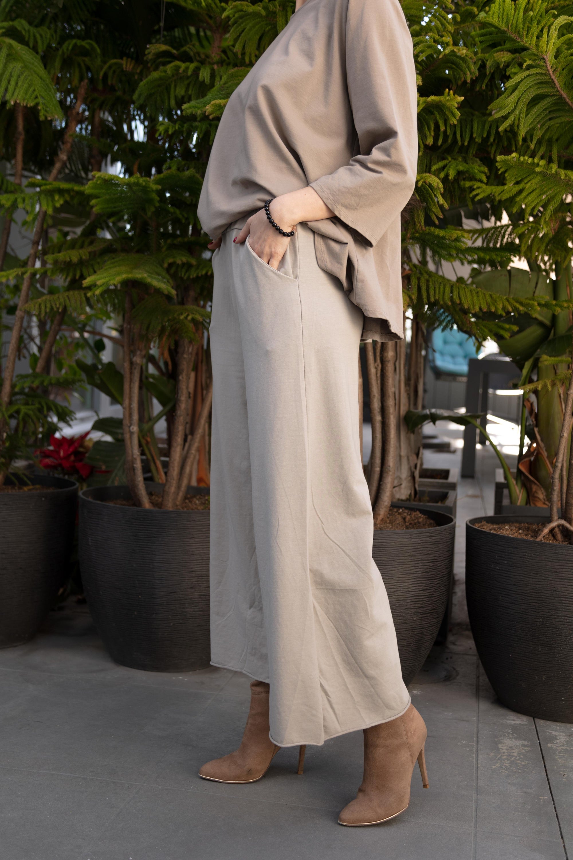 Wide Leg Pants in Taupe_Side
