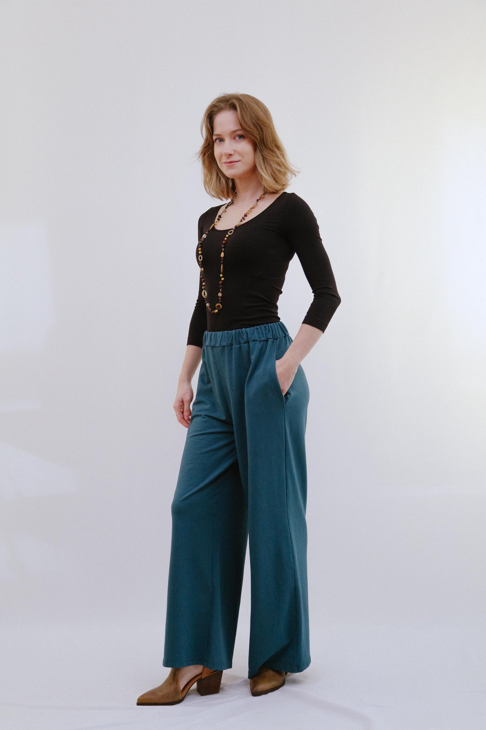 Wide Leg Pants in Teal_Side