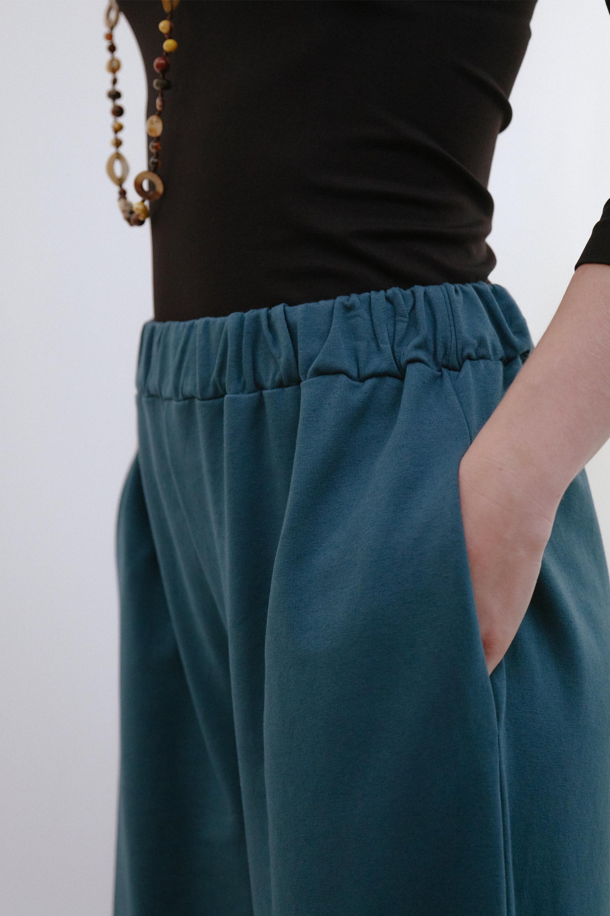 Wide Leg Pants in Teal_Pocket Detail