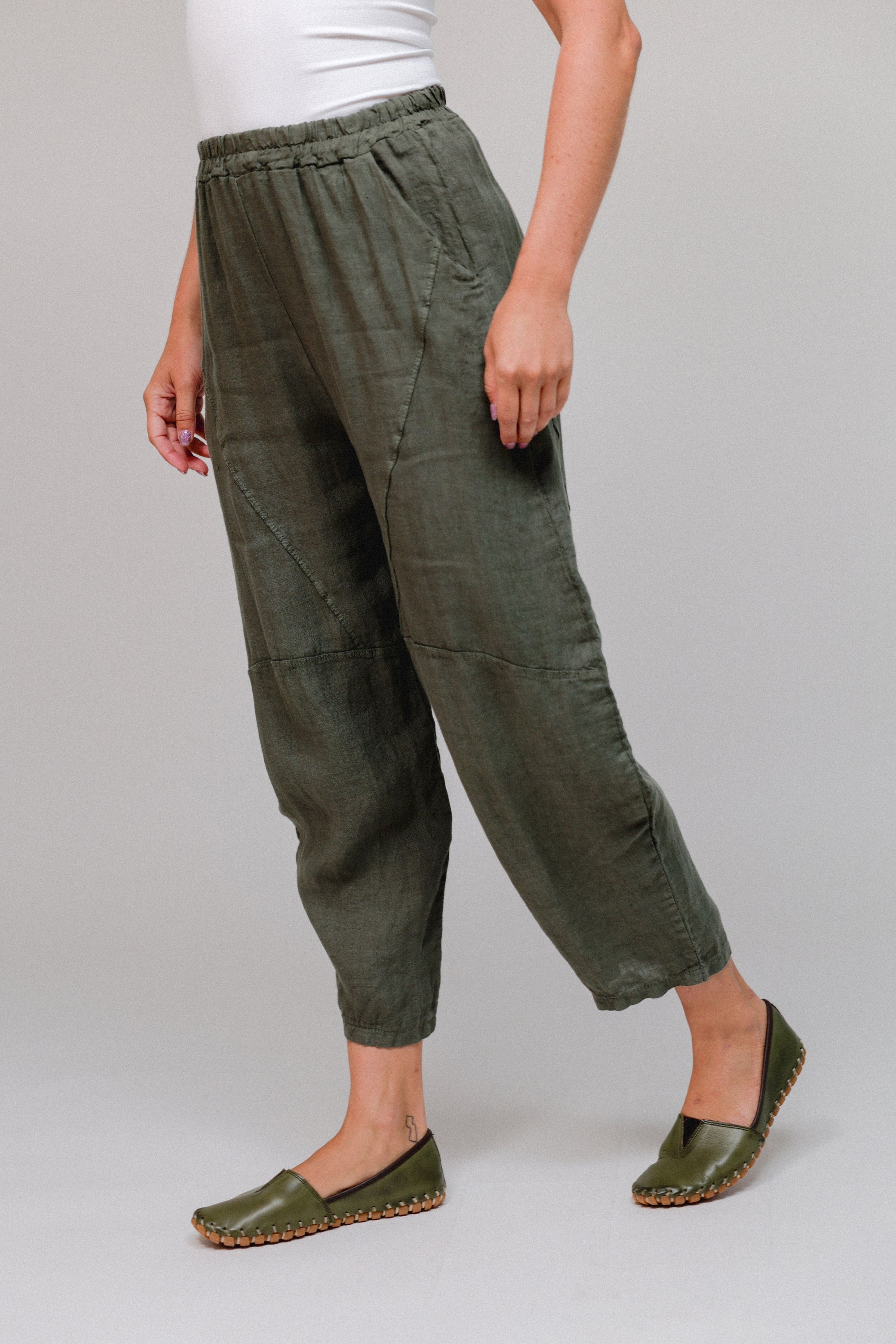 Pull-on Criss Cross Dart Olive Side