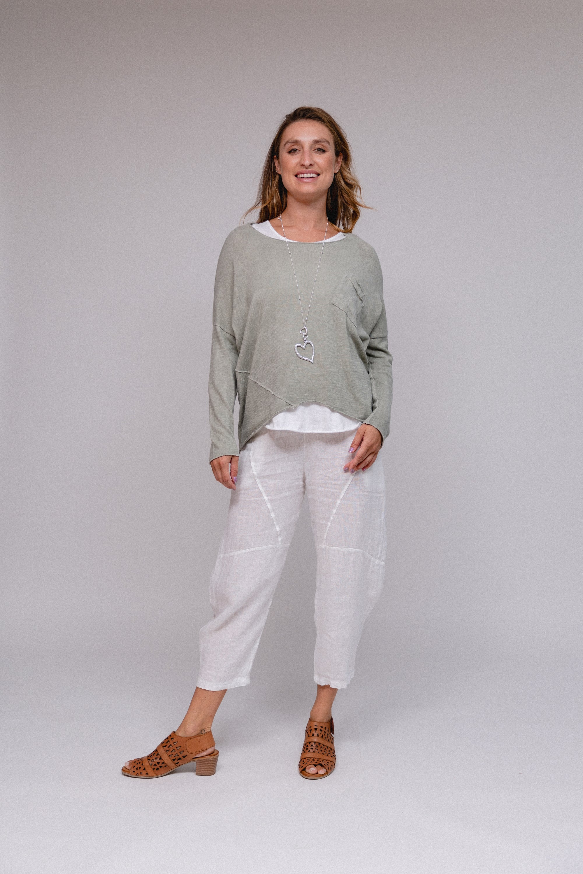 Pull-on Criss Cross Dart White Front