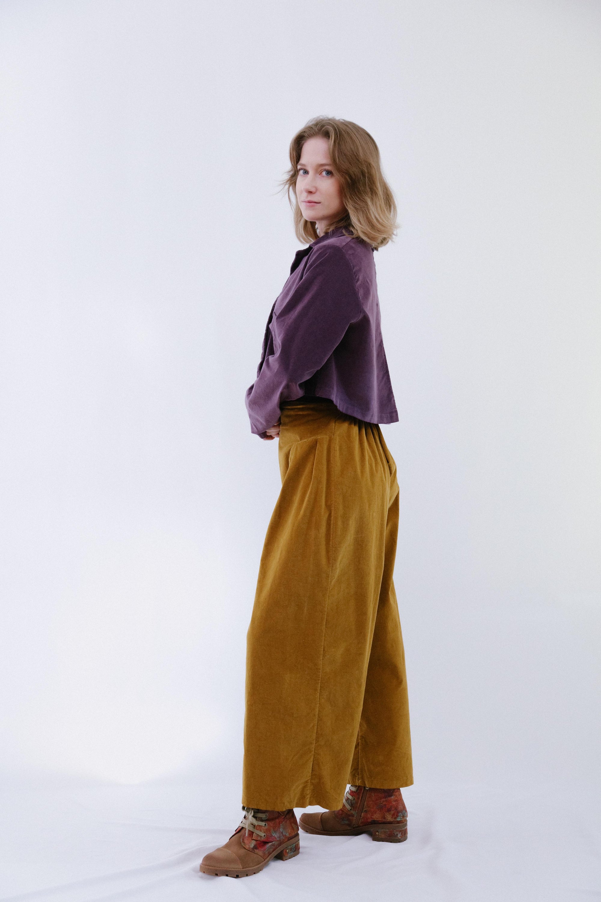 Side Pleat Velvet Pants Mustard_Side