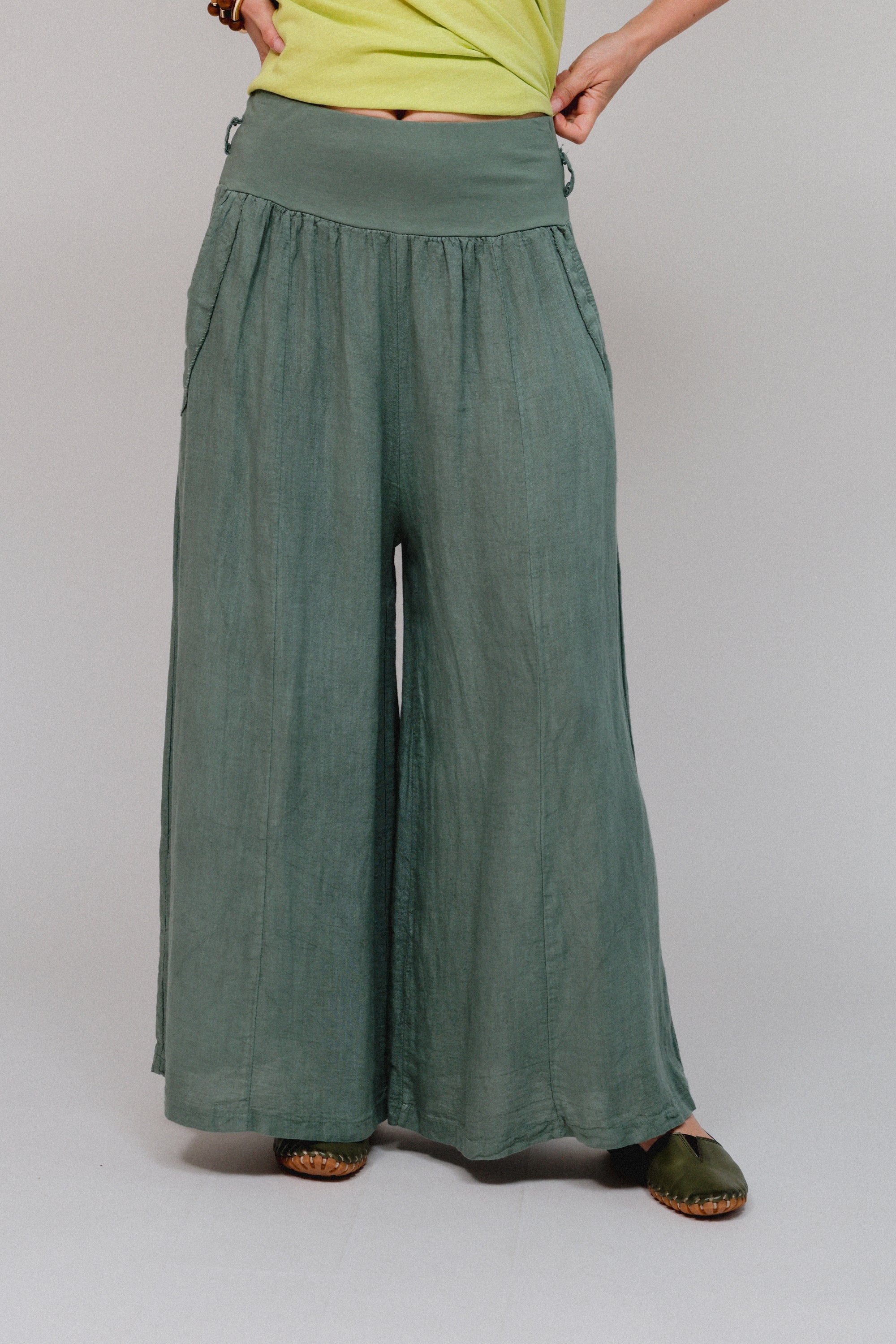 Wide Fit Pants Solive Front