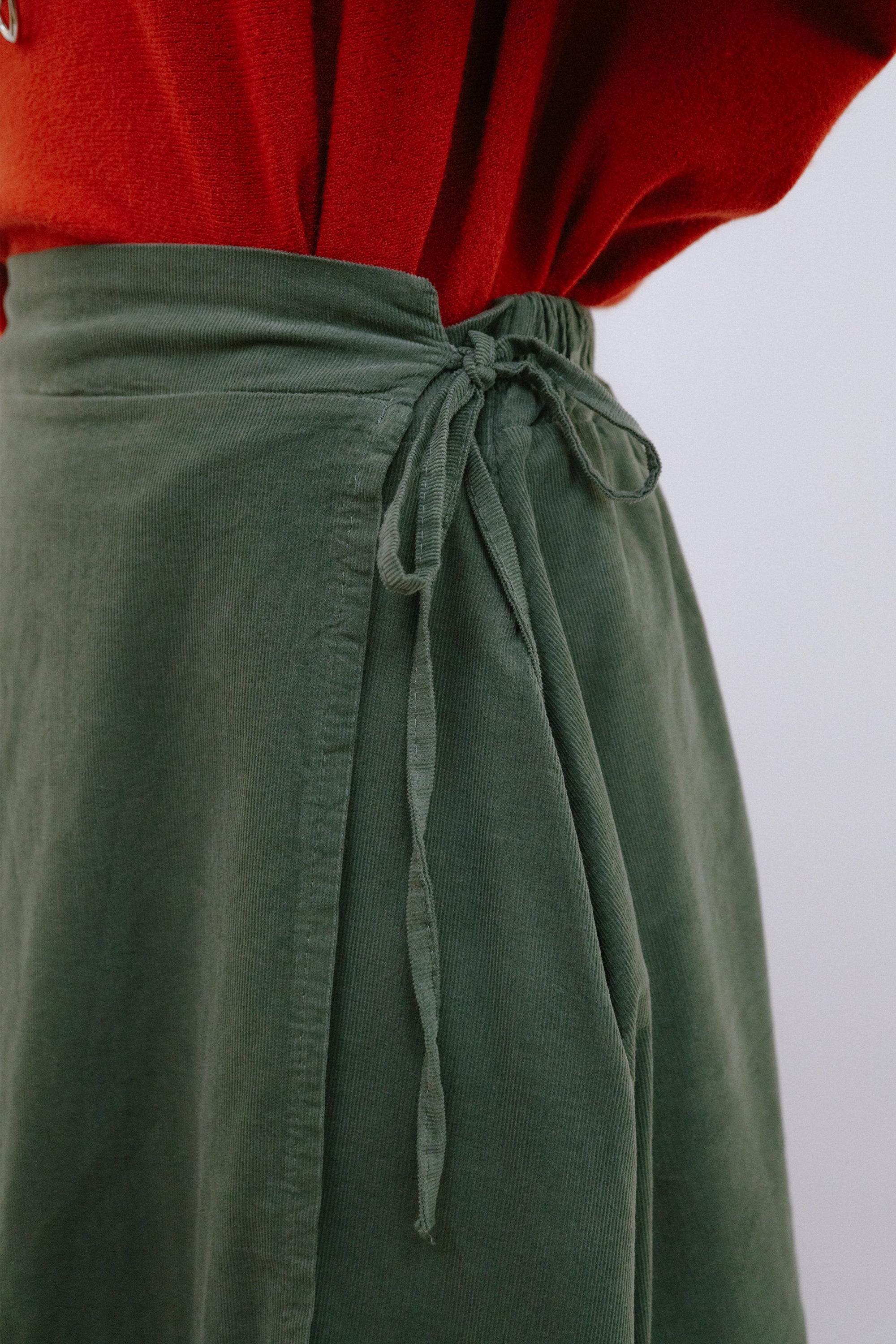 Wrap Around Scallop Hem Skirt in Olive_Detail