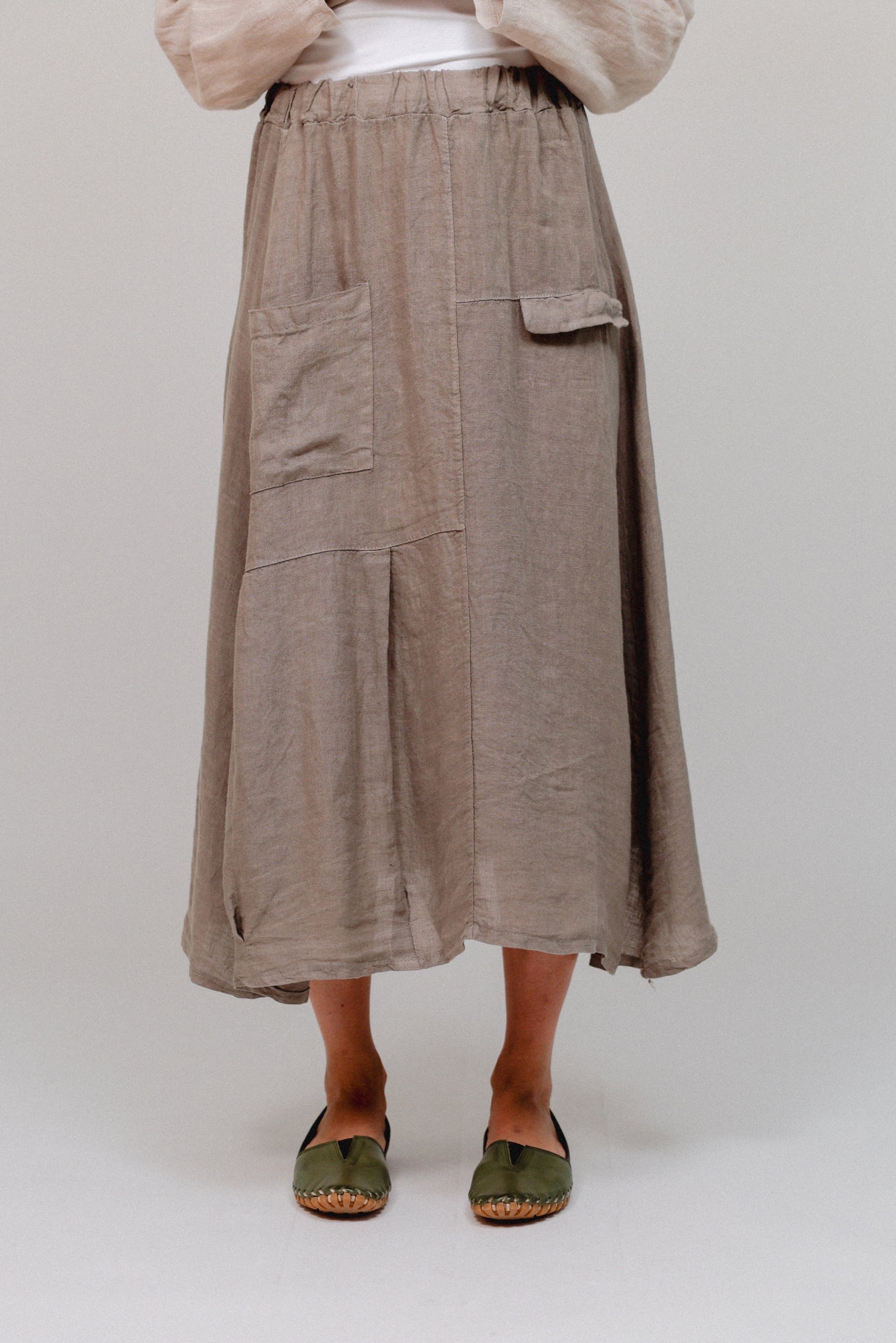Midi 2-Different Pockets Skirt Taupe Front