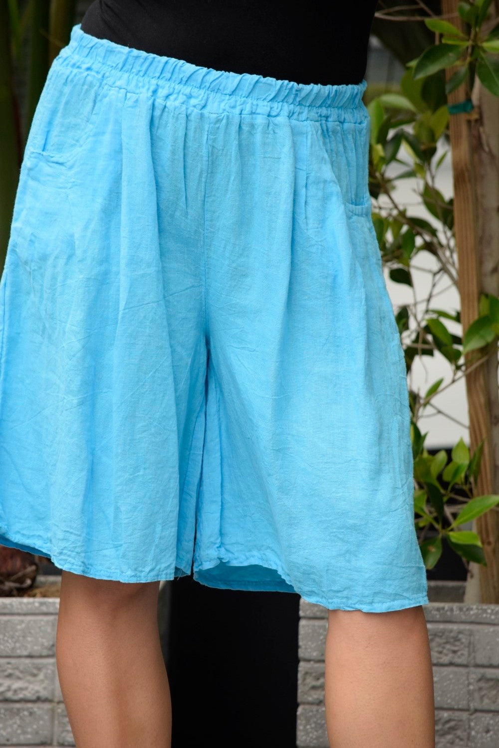 Linen Bermuda Shorts in turquoise