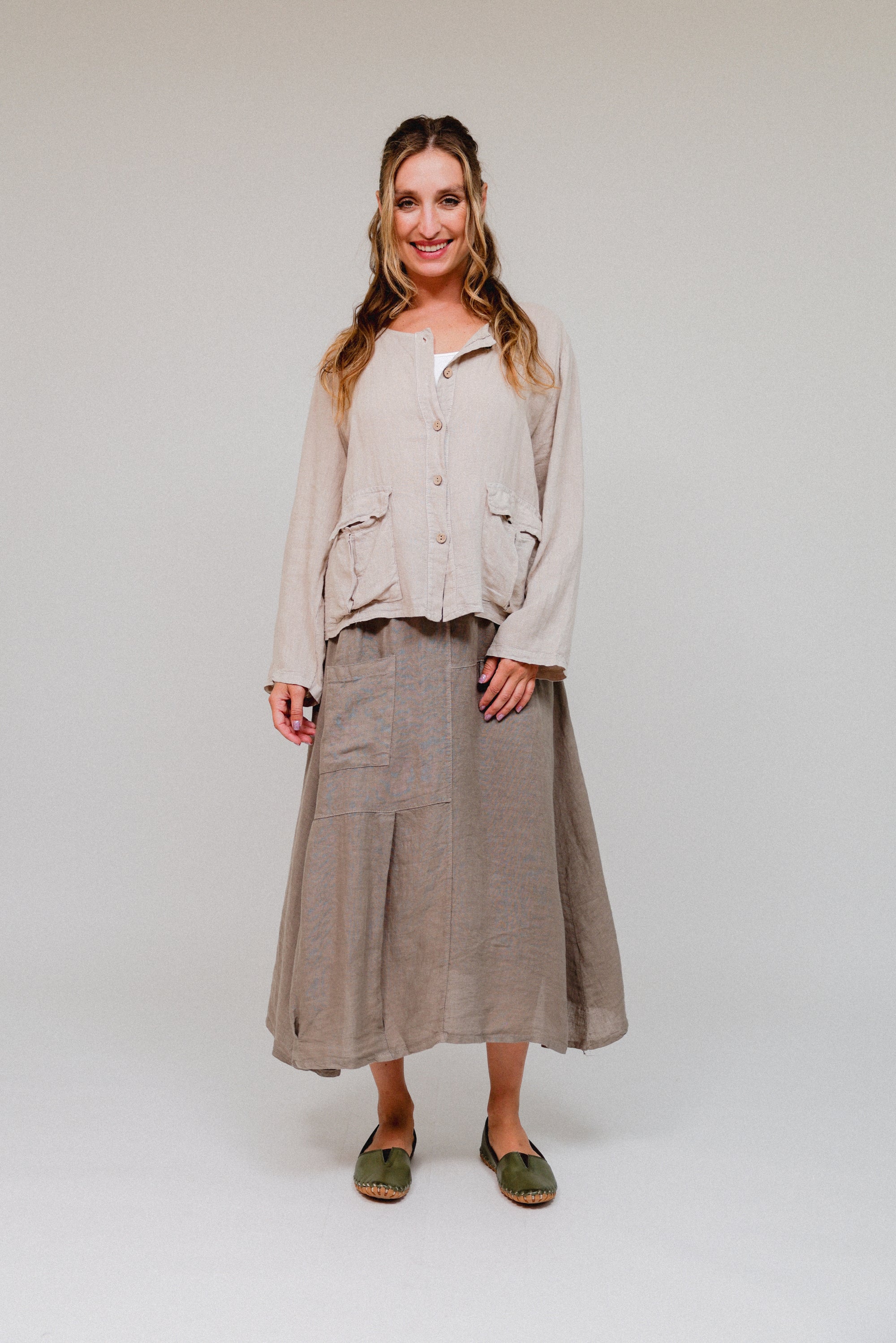 Midi 2-Different Pockets Skirt Taupe Whole Body Front