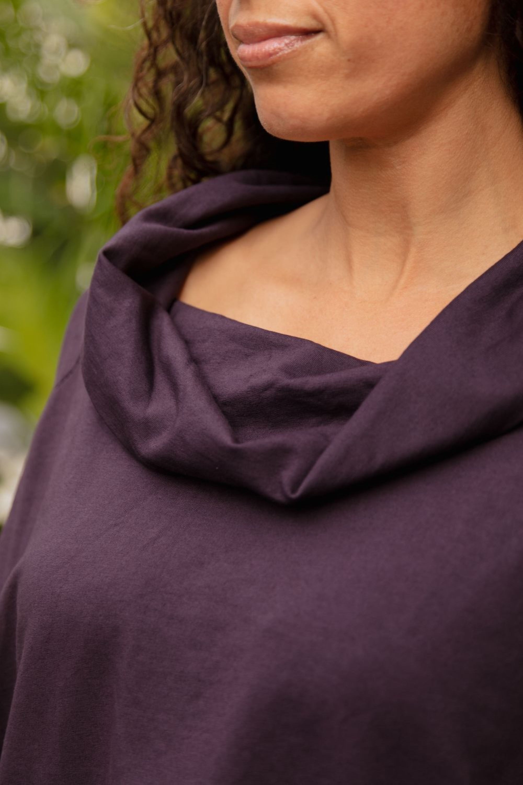 Amelia Cowl Neck Top in Purple_Collar Detail