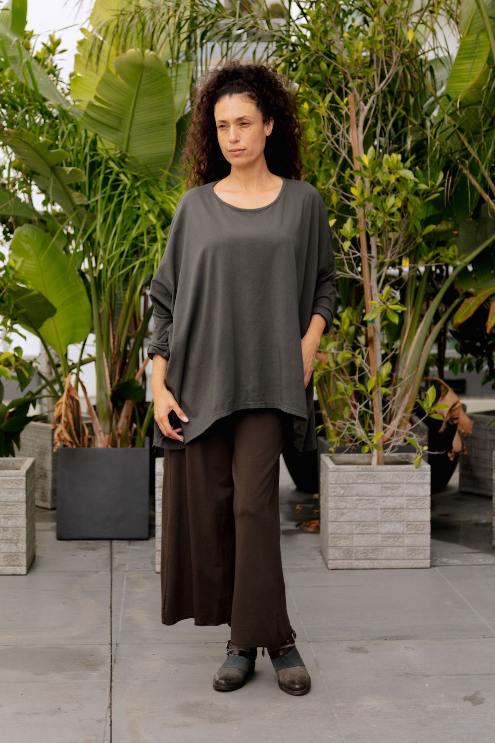 Aspyn Top in charcoal 