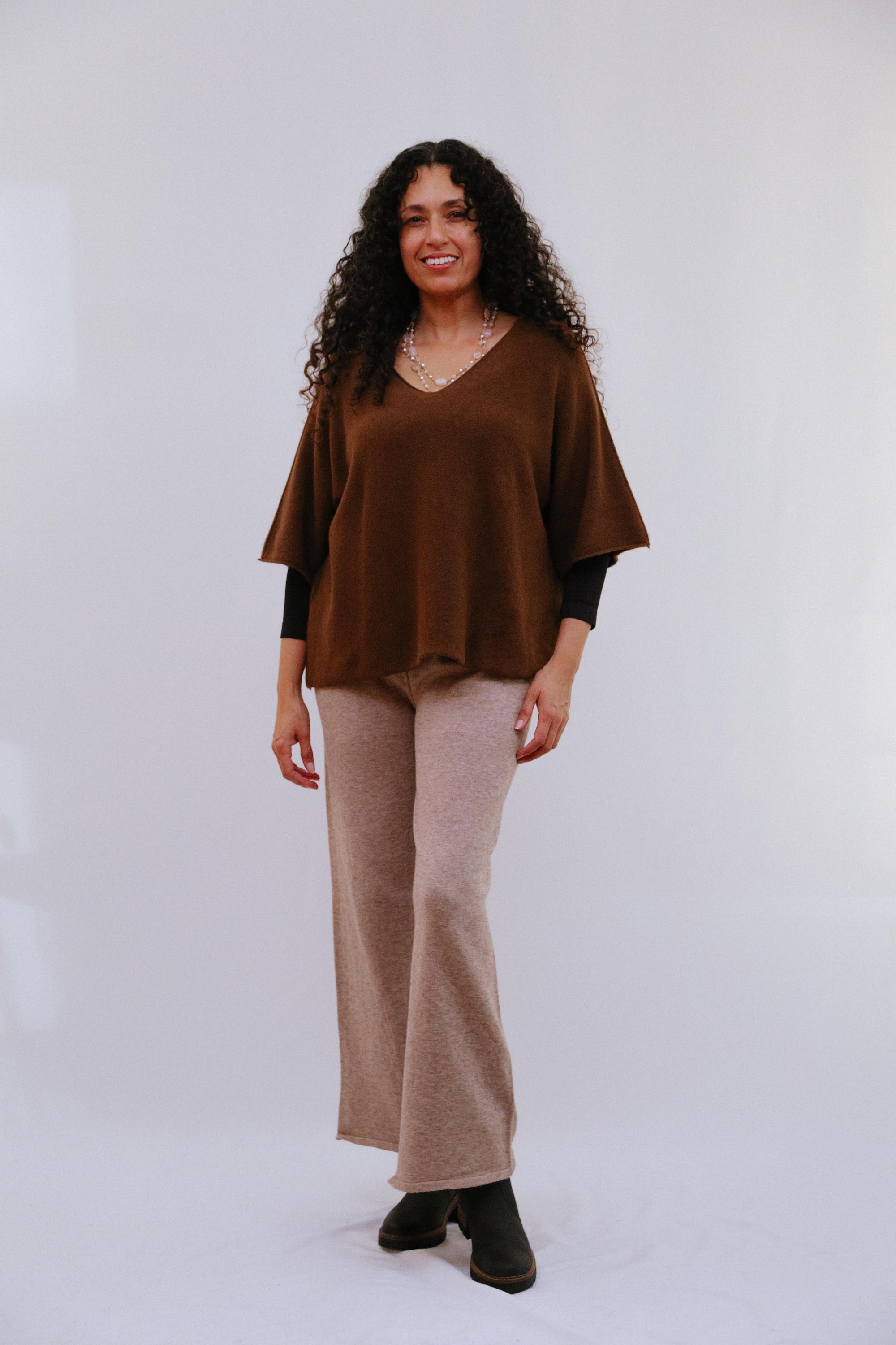 V-Neck Extented Sleeve Top in Coco_Front