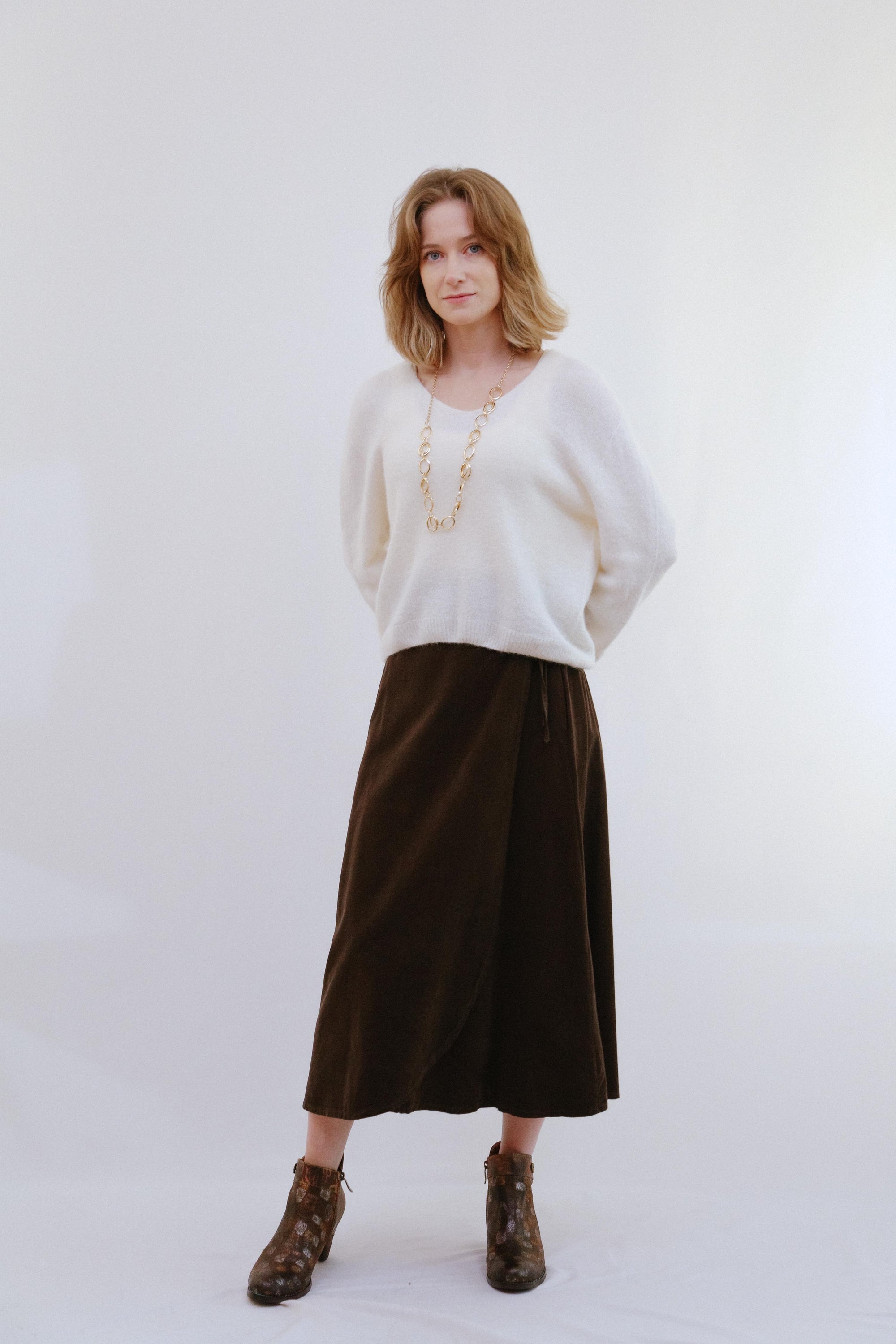 V-Neck Knit Top in Ivory_Side