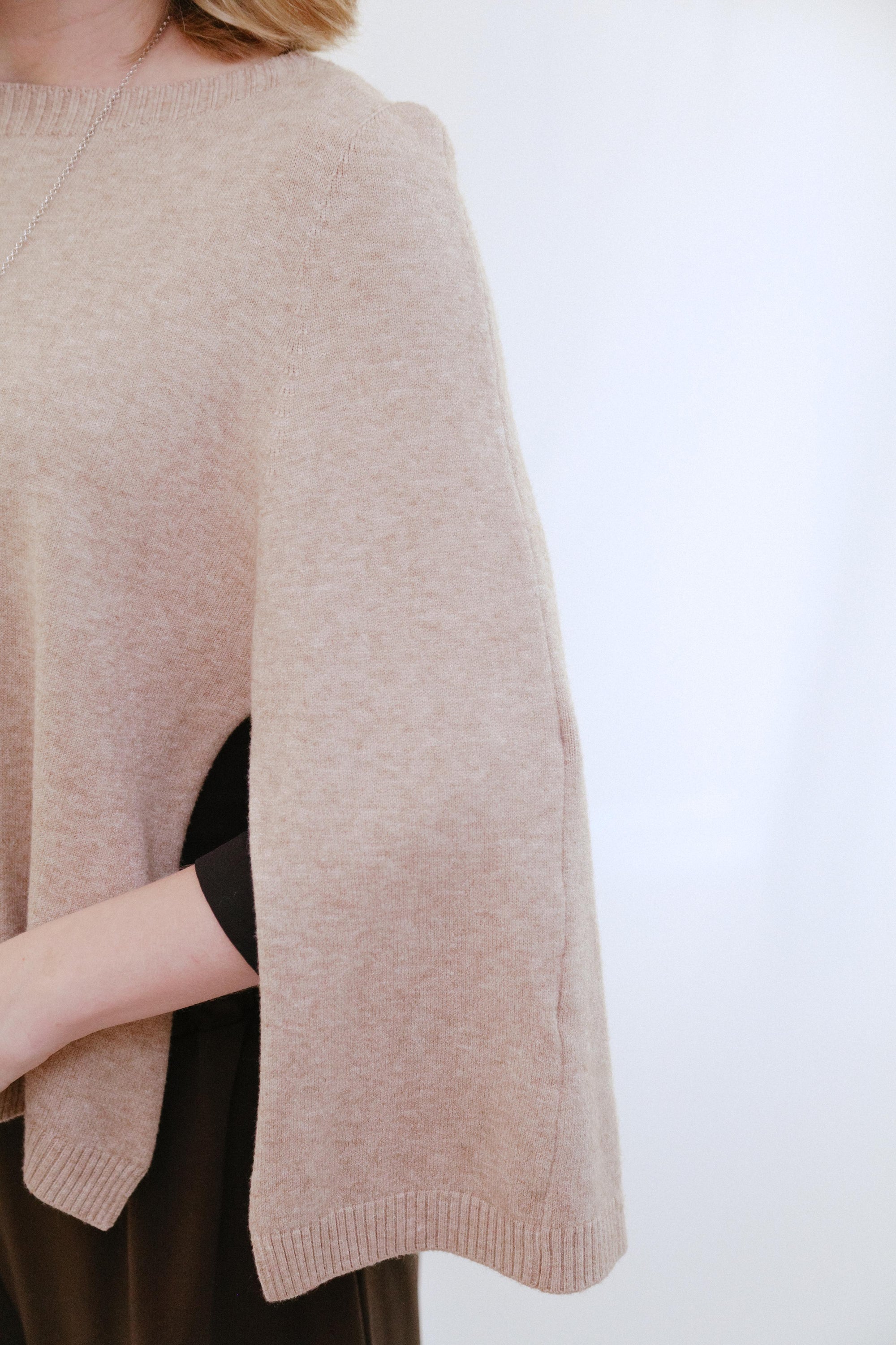 Ribbed Cover Top in Ivory_Sleeve Detail