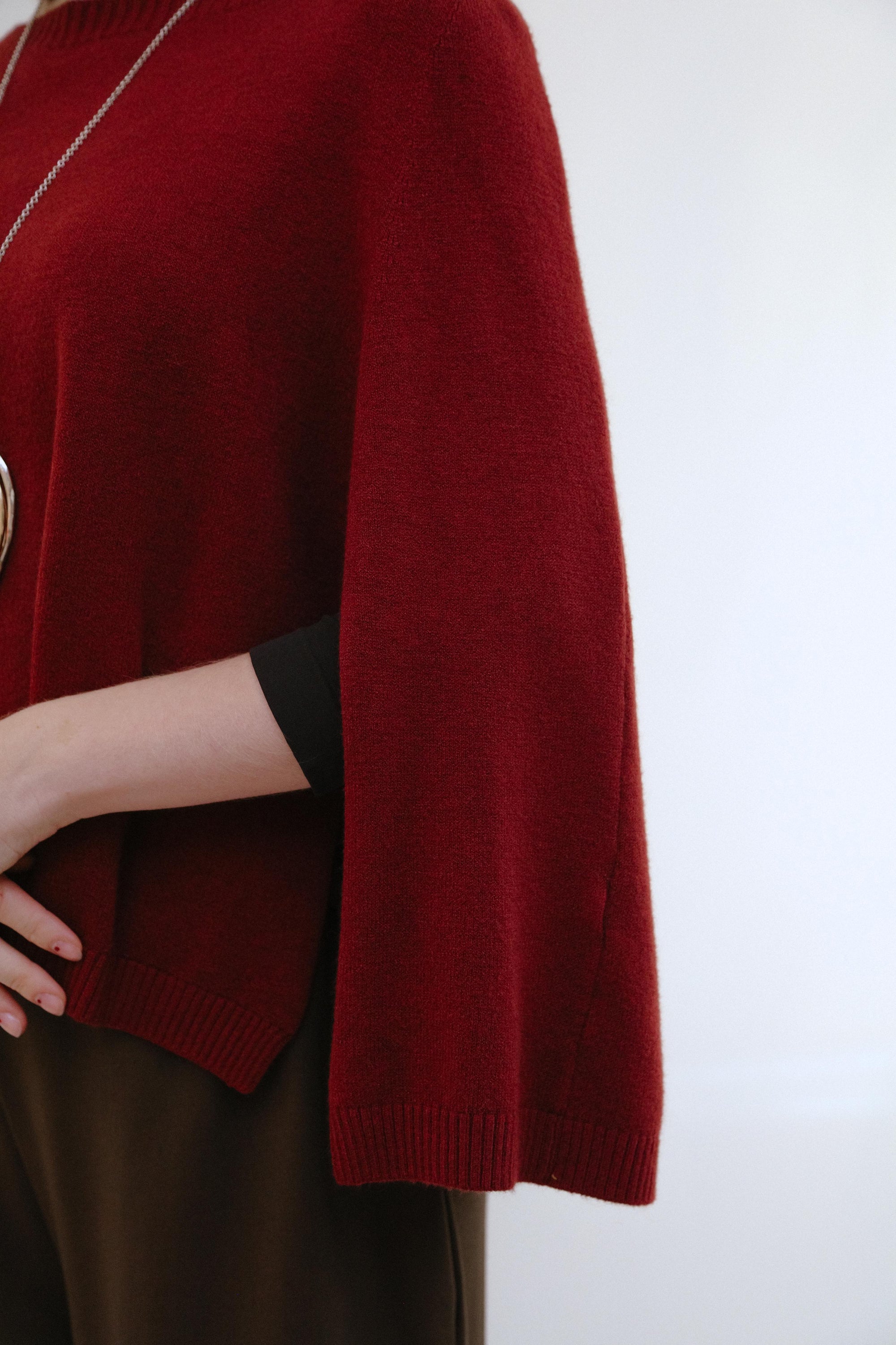 Ribbed Cover Top in Wine_Sleeve Detail