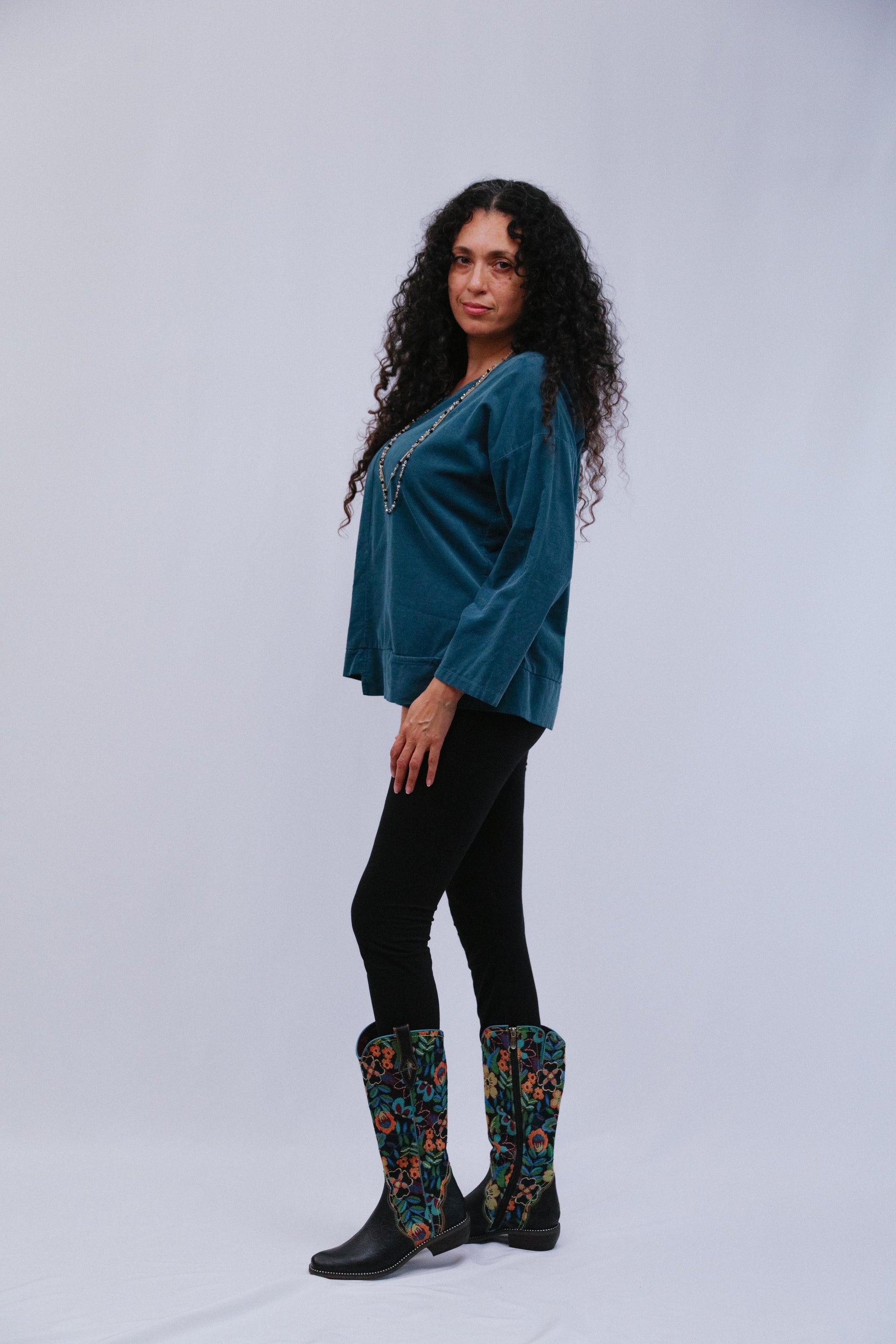 Uneven Hem Crew Neck Top in Teal_Front