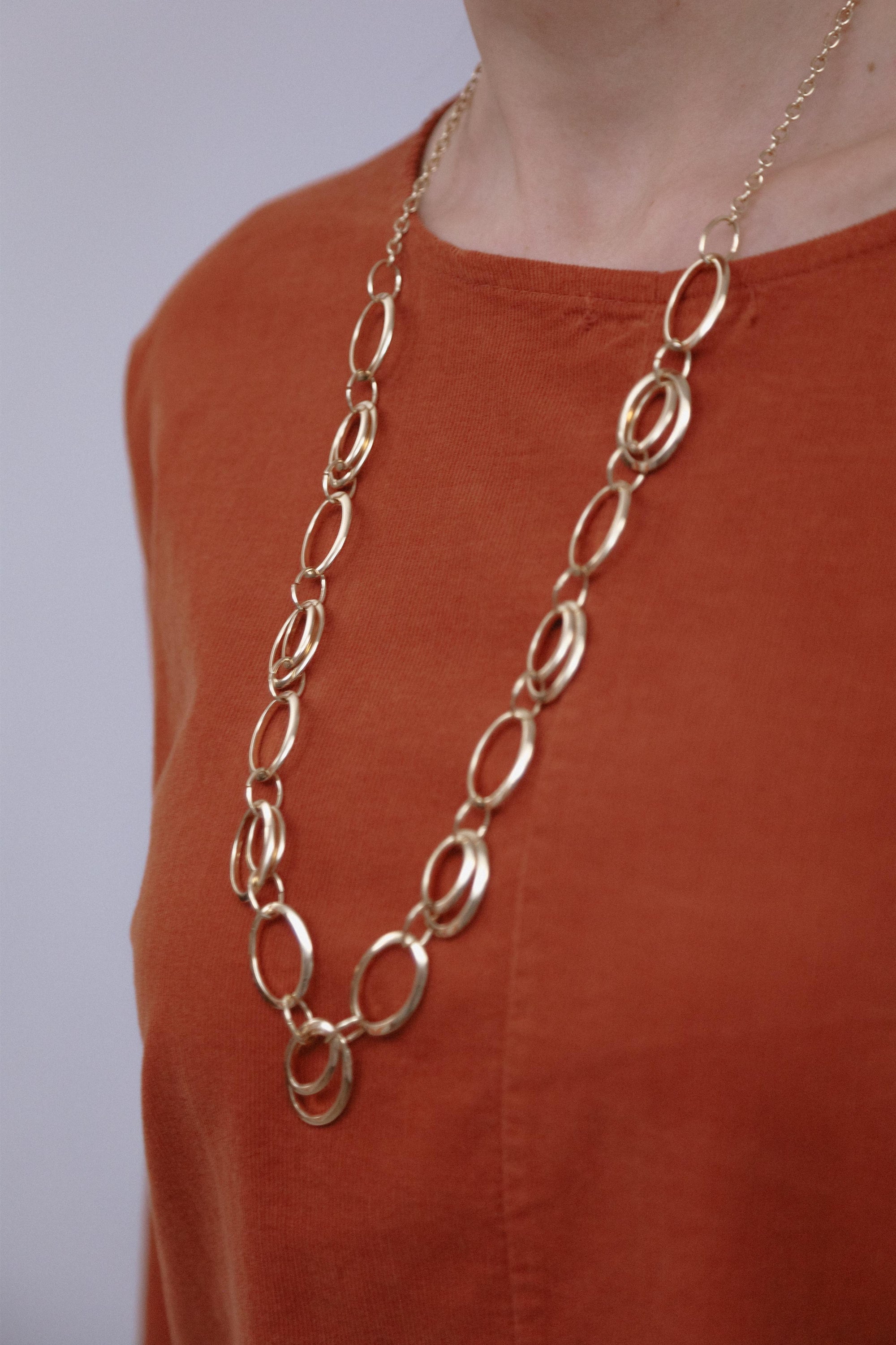 Uneven Hem Crew Neck Top in Terra_Neckline Detail