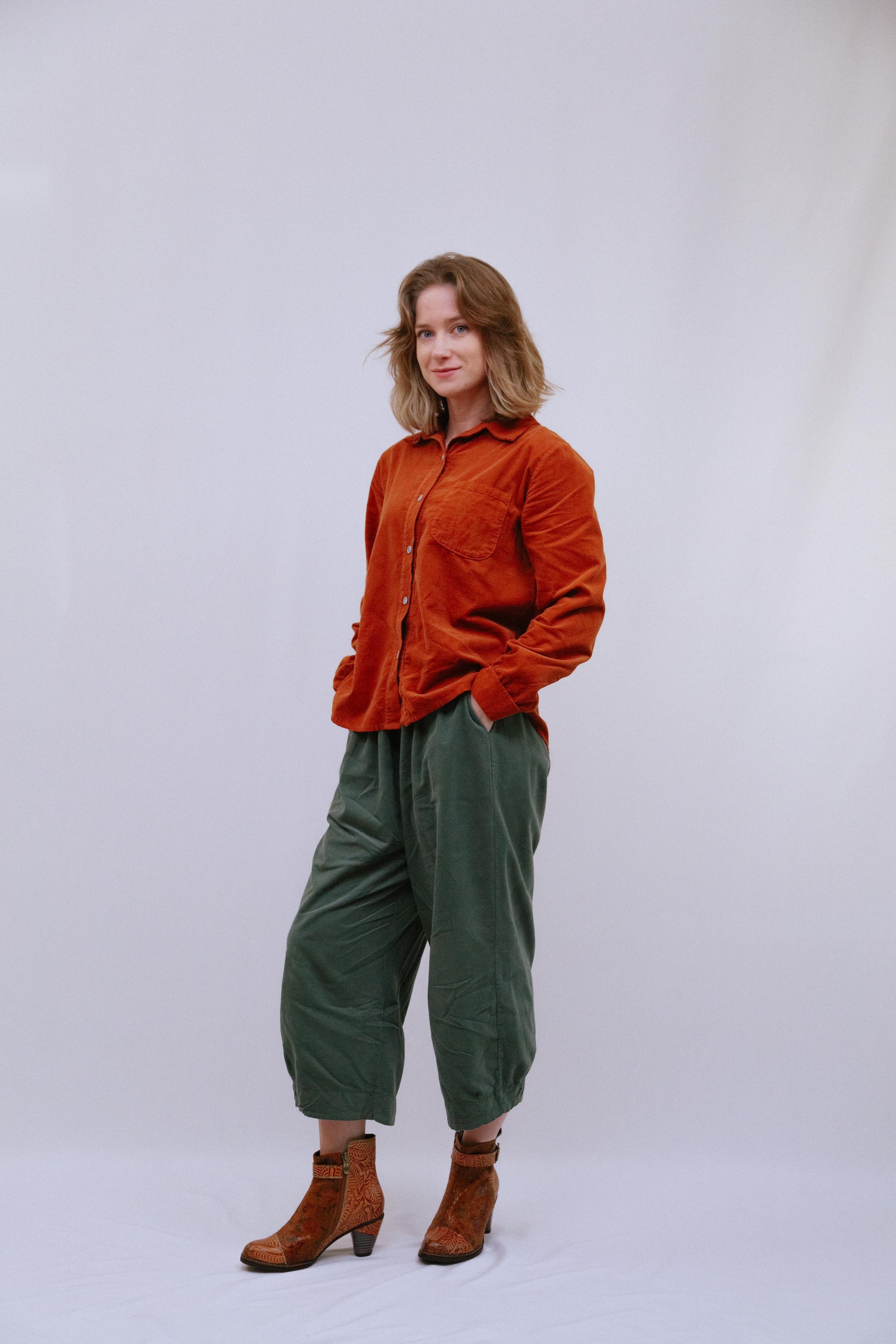 1-Pocket Utility Shirt in Terra_Side