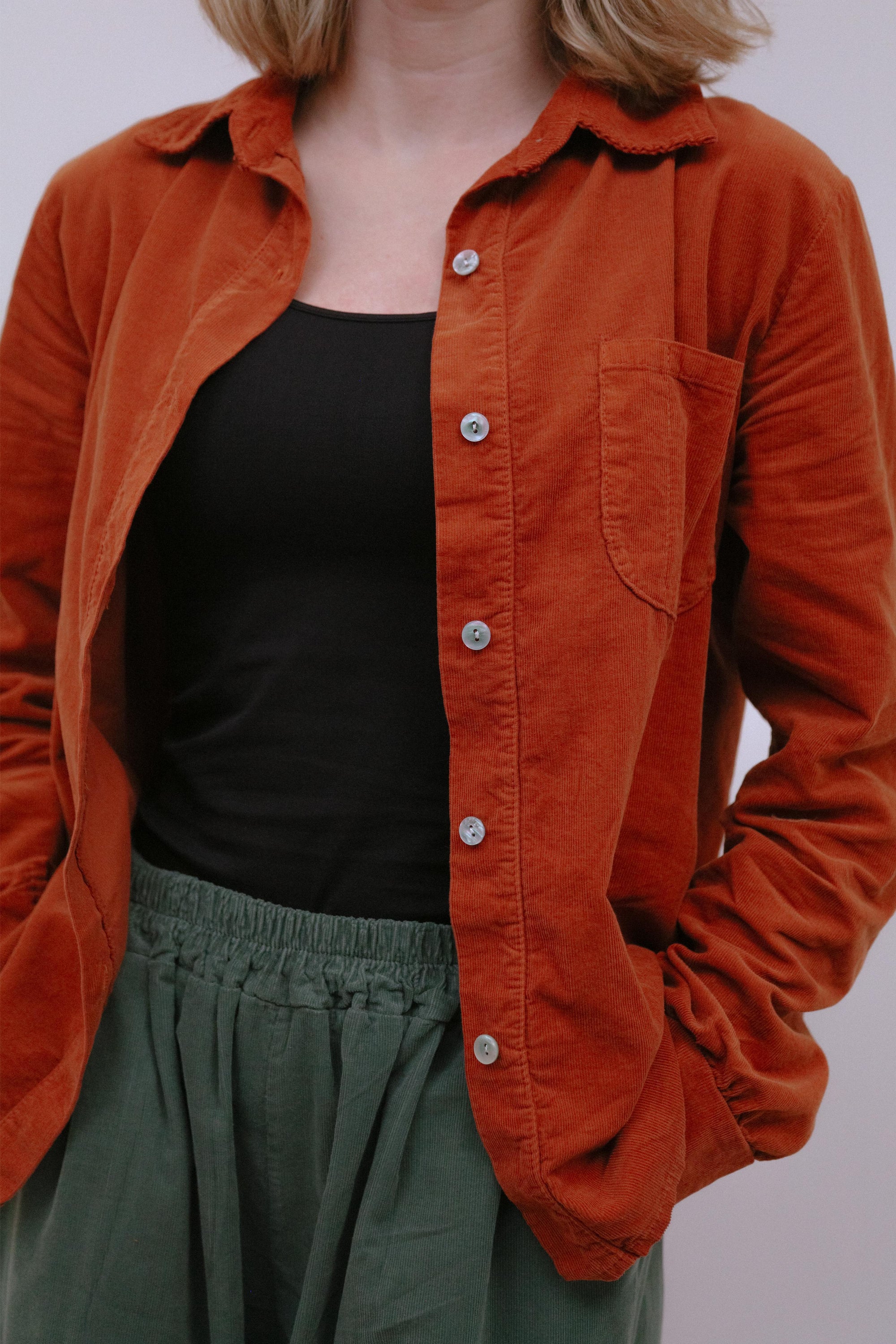 1-Pocket Utility Shirt in Terra_Front Detail