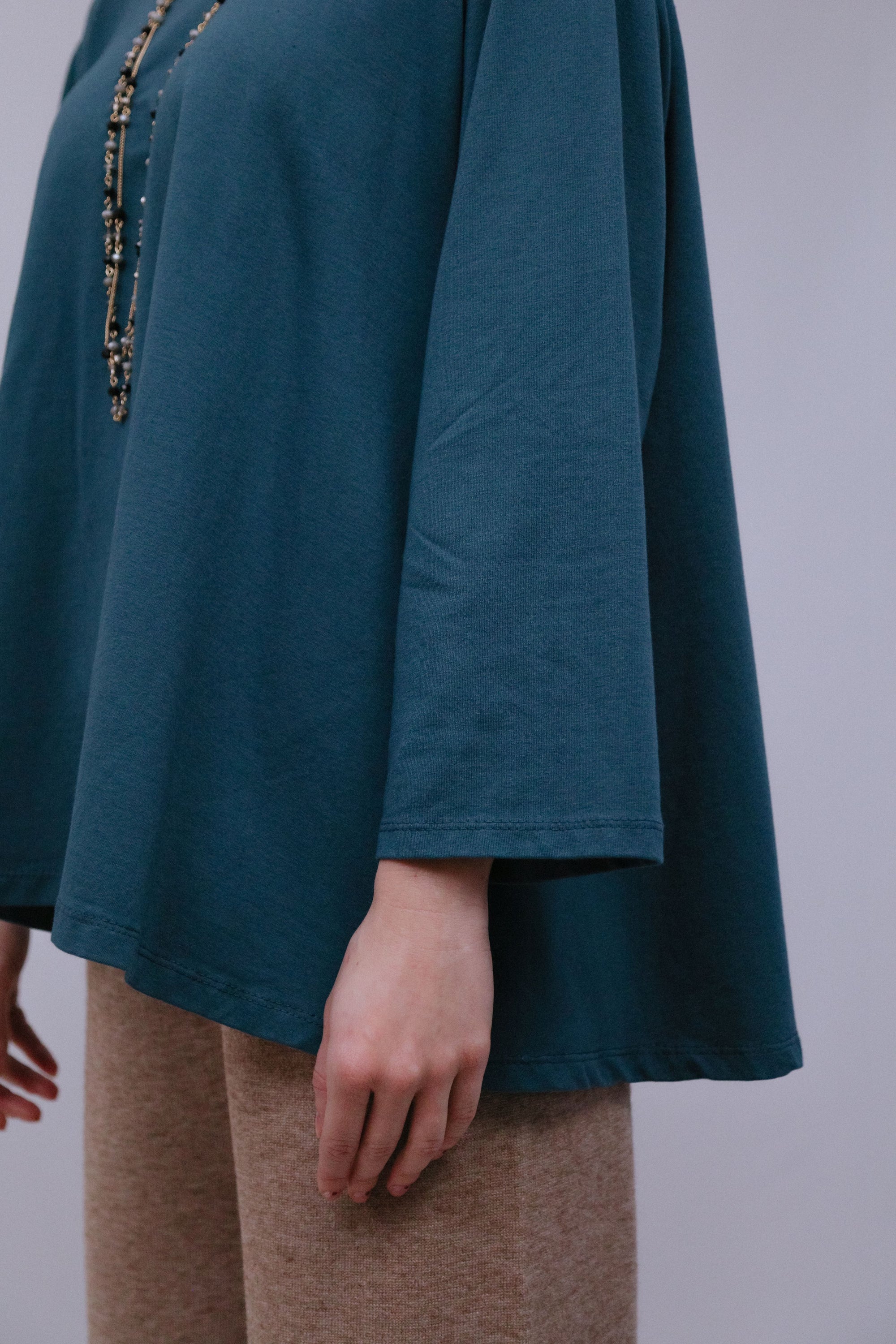 Button Back Top in Teal_Sleeve Detail