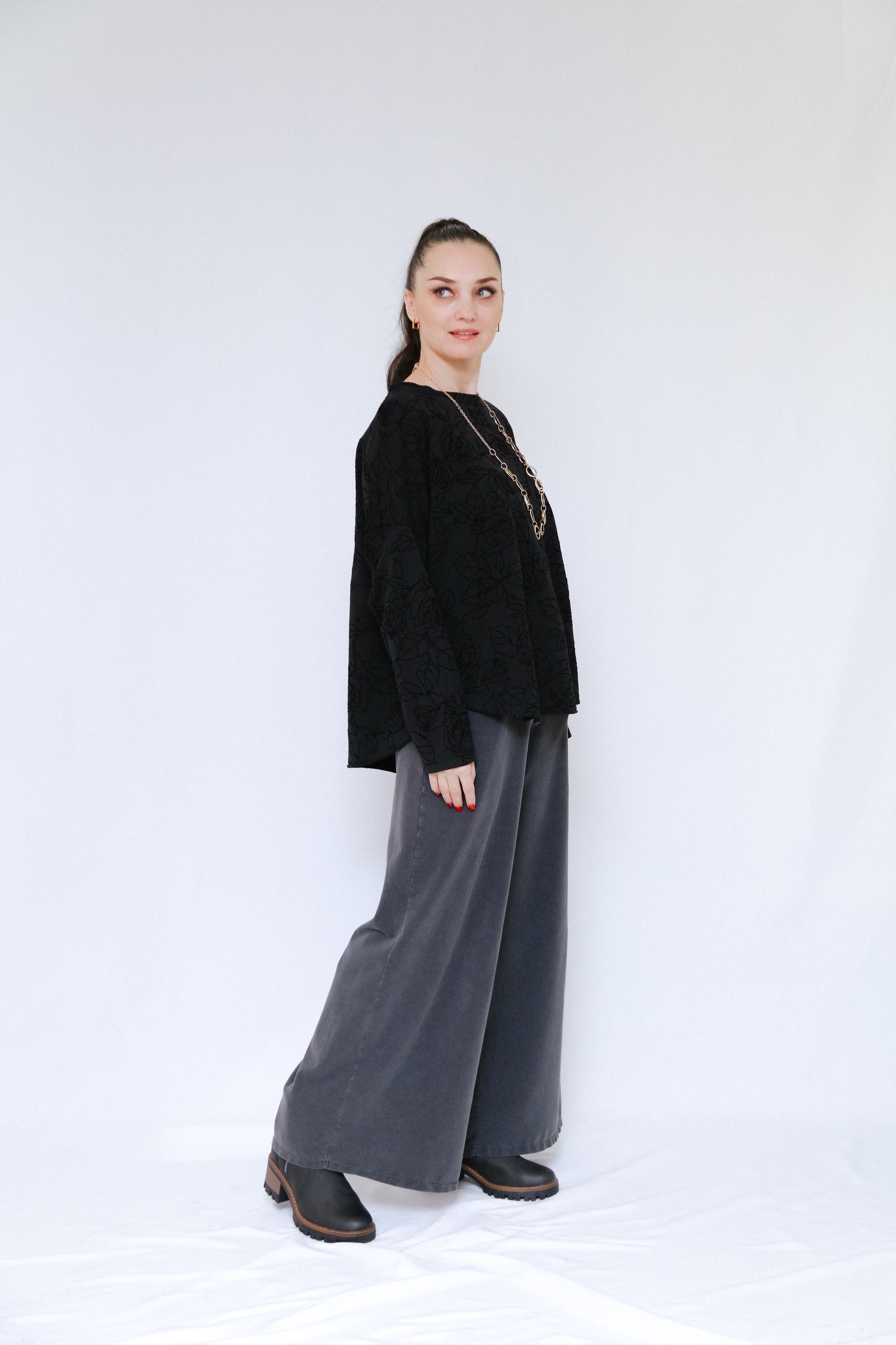 Embroidered Rose Print in Black_Side