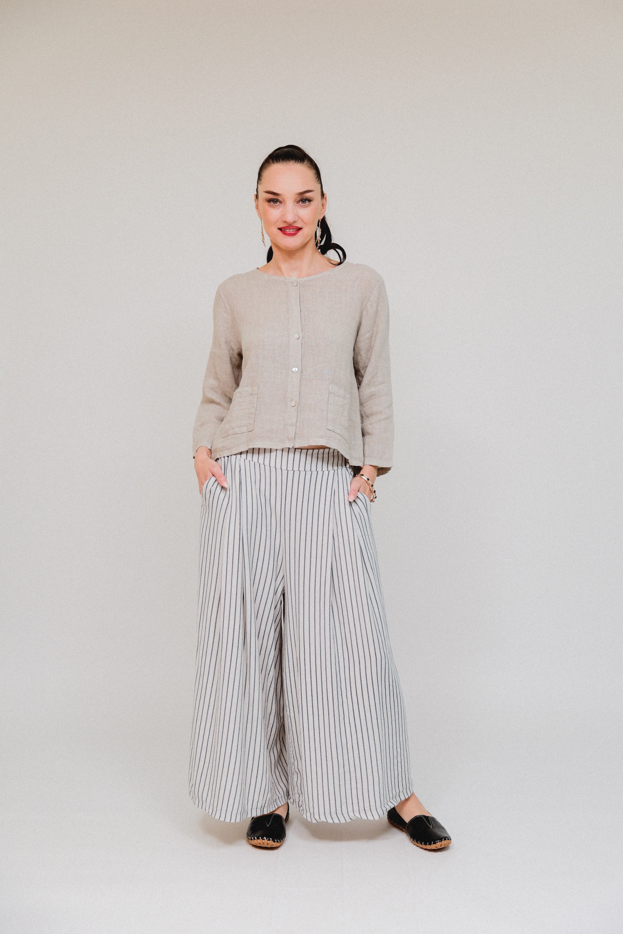 2-Pocket Top in 3/4 Sleeve Sand Front 