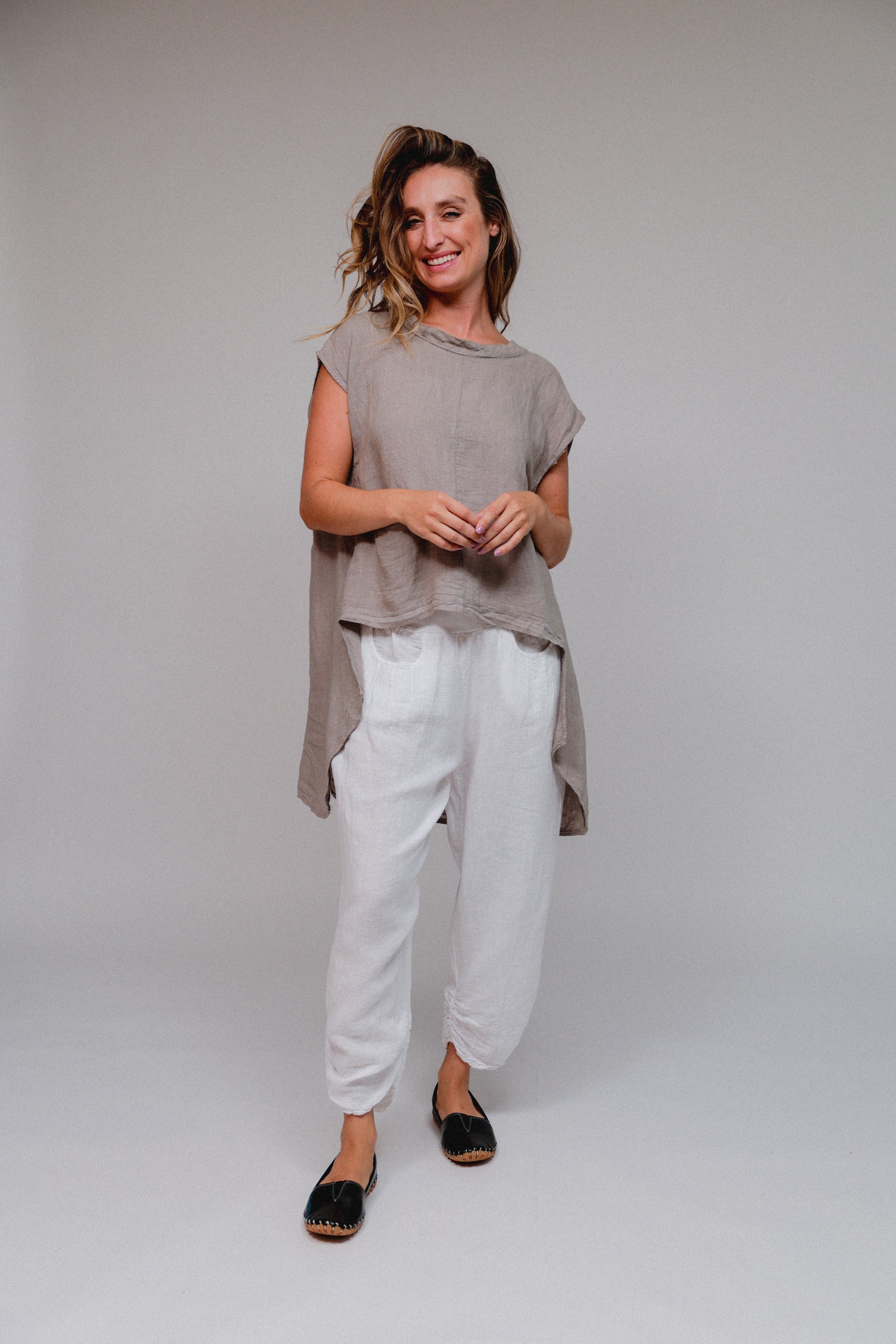 Muscle Sleeve 1-Pocket Hi-Lo Top Taupe Front