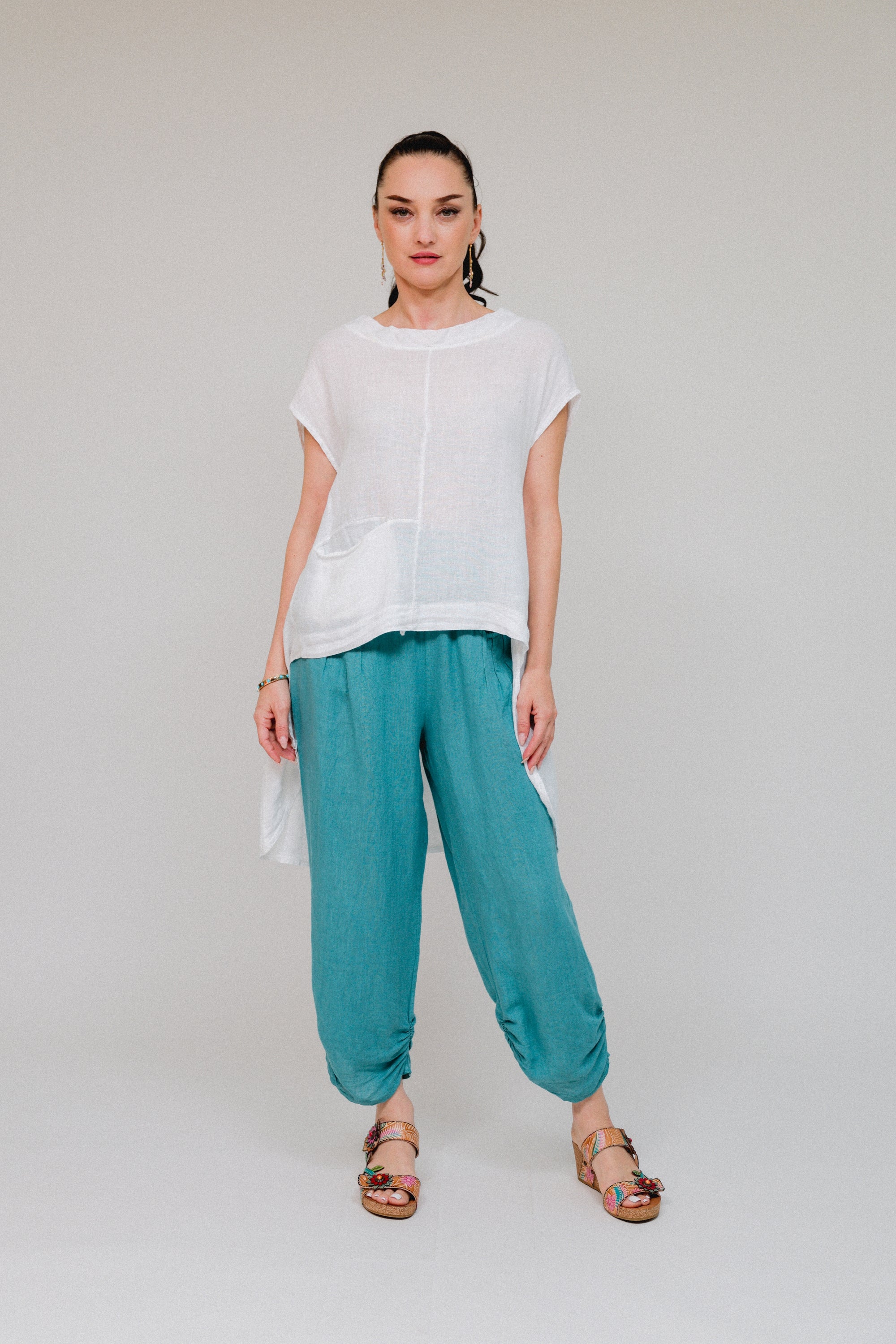 Muscle Sleeve 1-Pocket Hi-Lo Top White Front