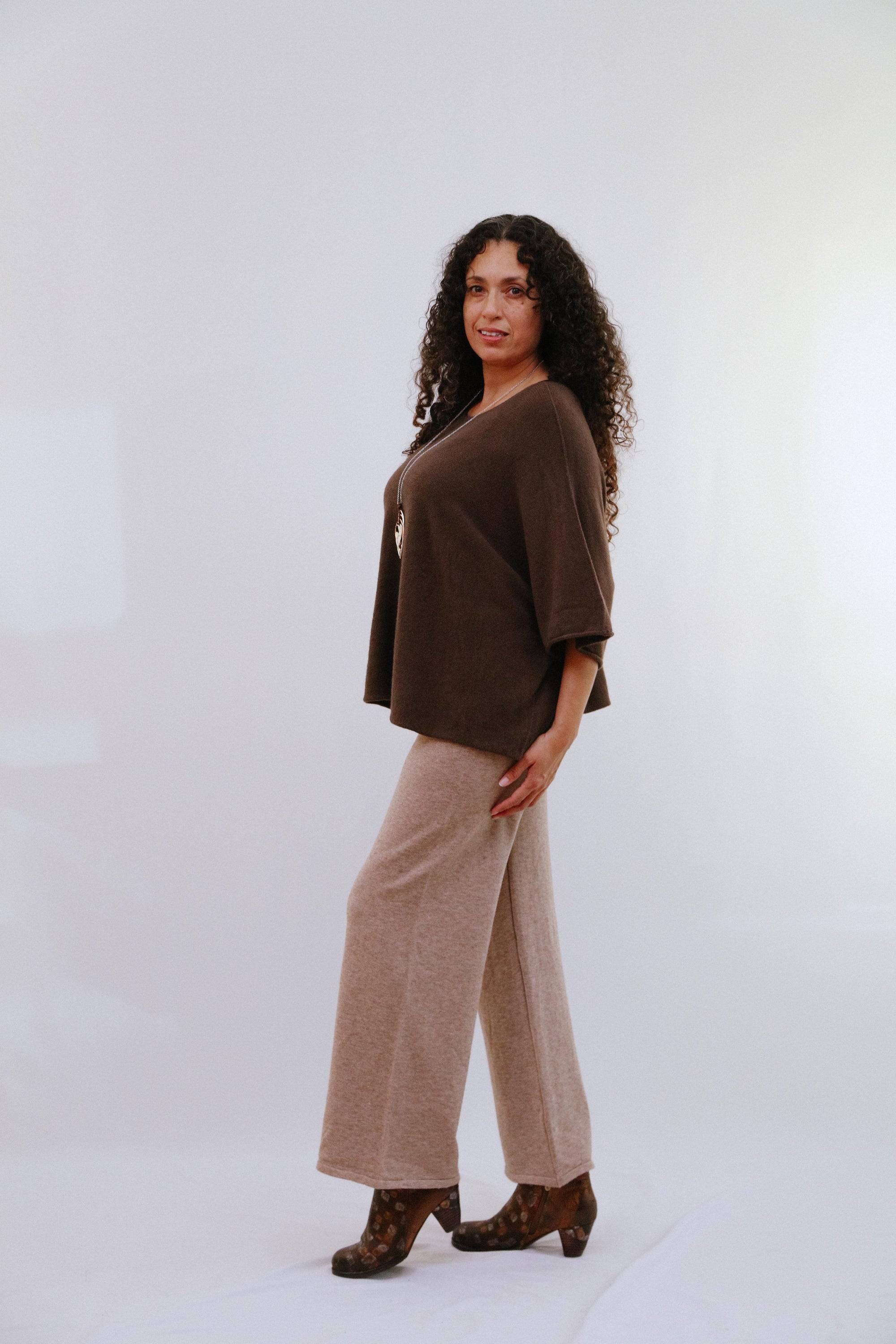 Crew Neck Extended Sleeve Top in Coco_Side